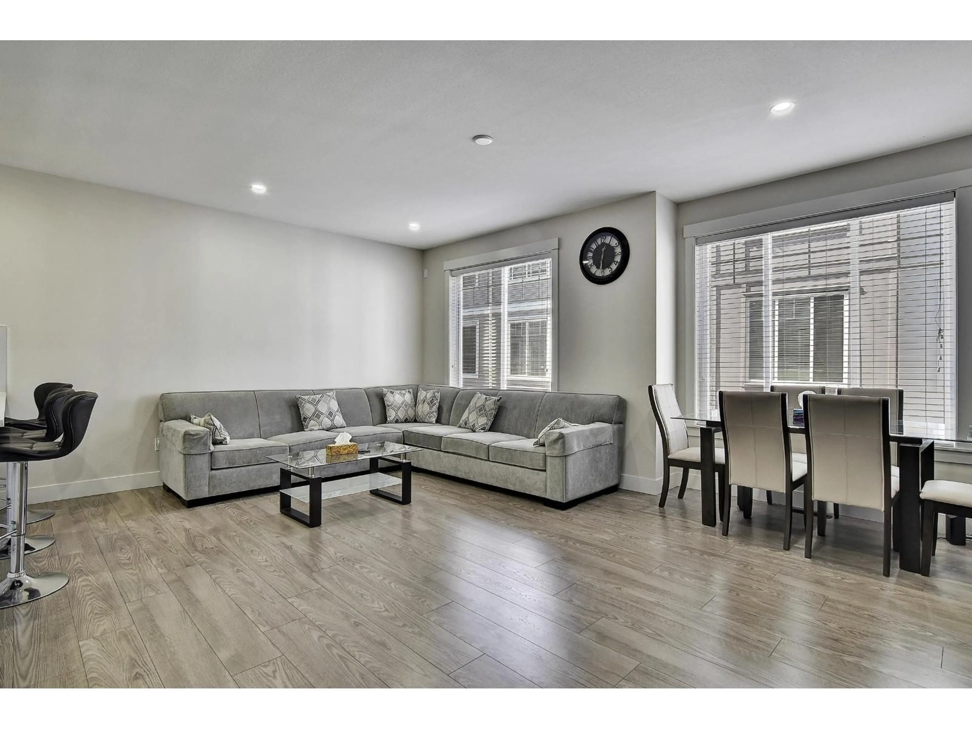Living room with furniture, wood/laminate floor for 27 - 8033 166B STREET, Surrey British Columbia V4N0G7
