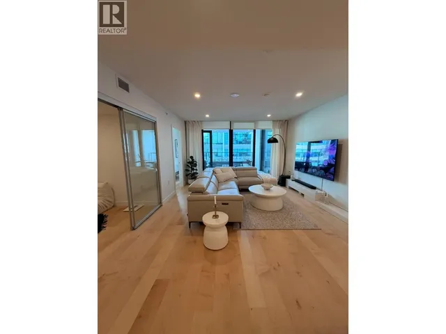 515 - 135 13TH STREET, North Vancouver 2