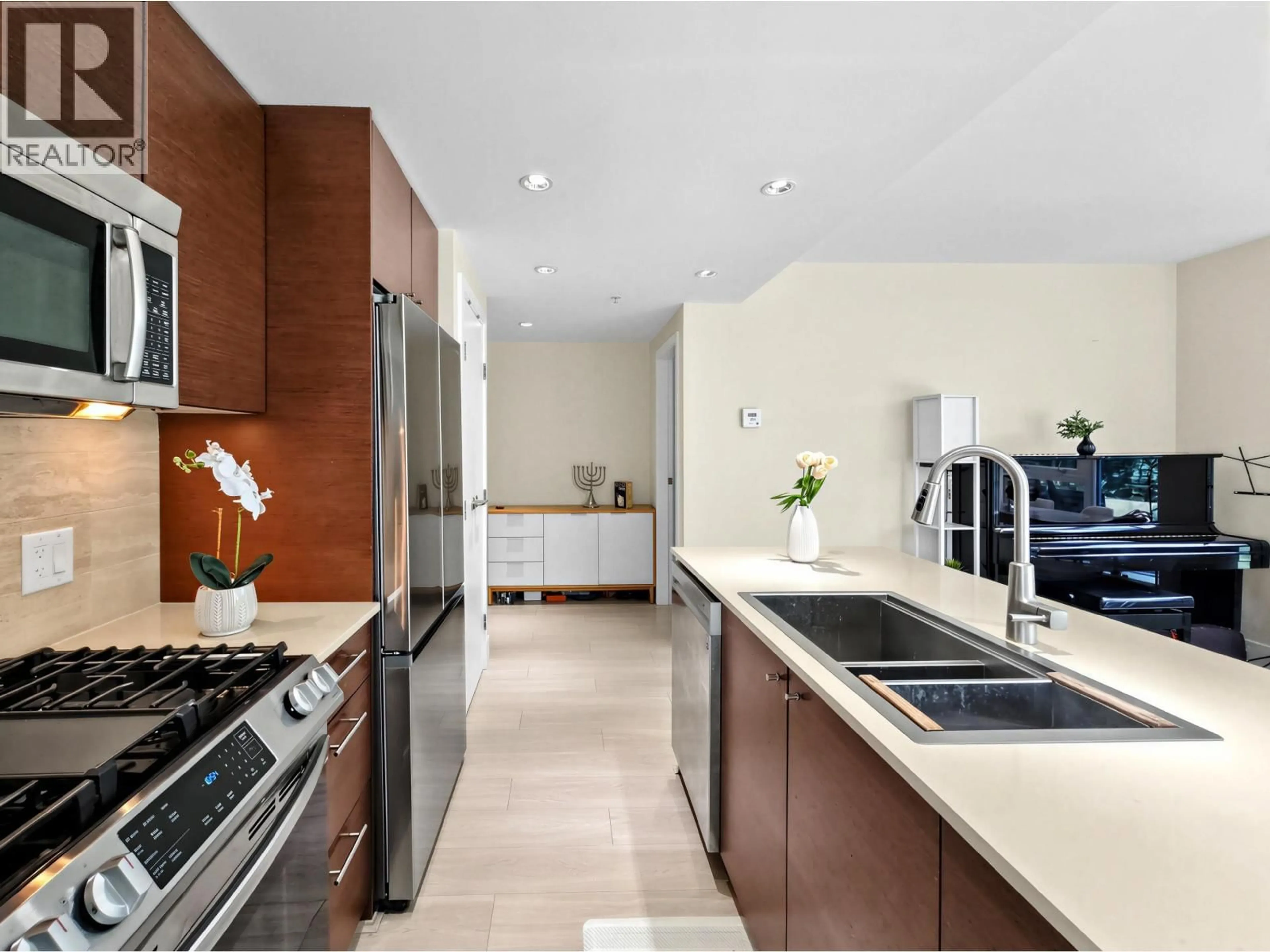 Contemporary kitchen, ceramic/tile floor for 501 - 7371 WESTMINSTER HIGHWAY, Richmond British Columbia V6X0B4