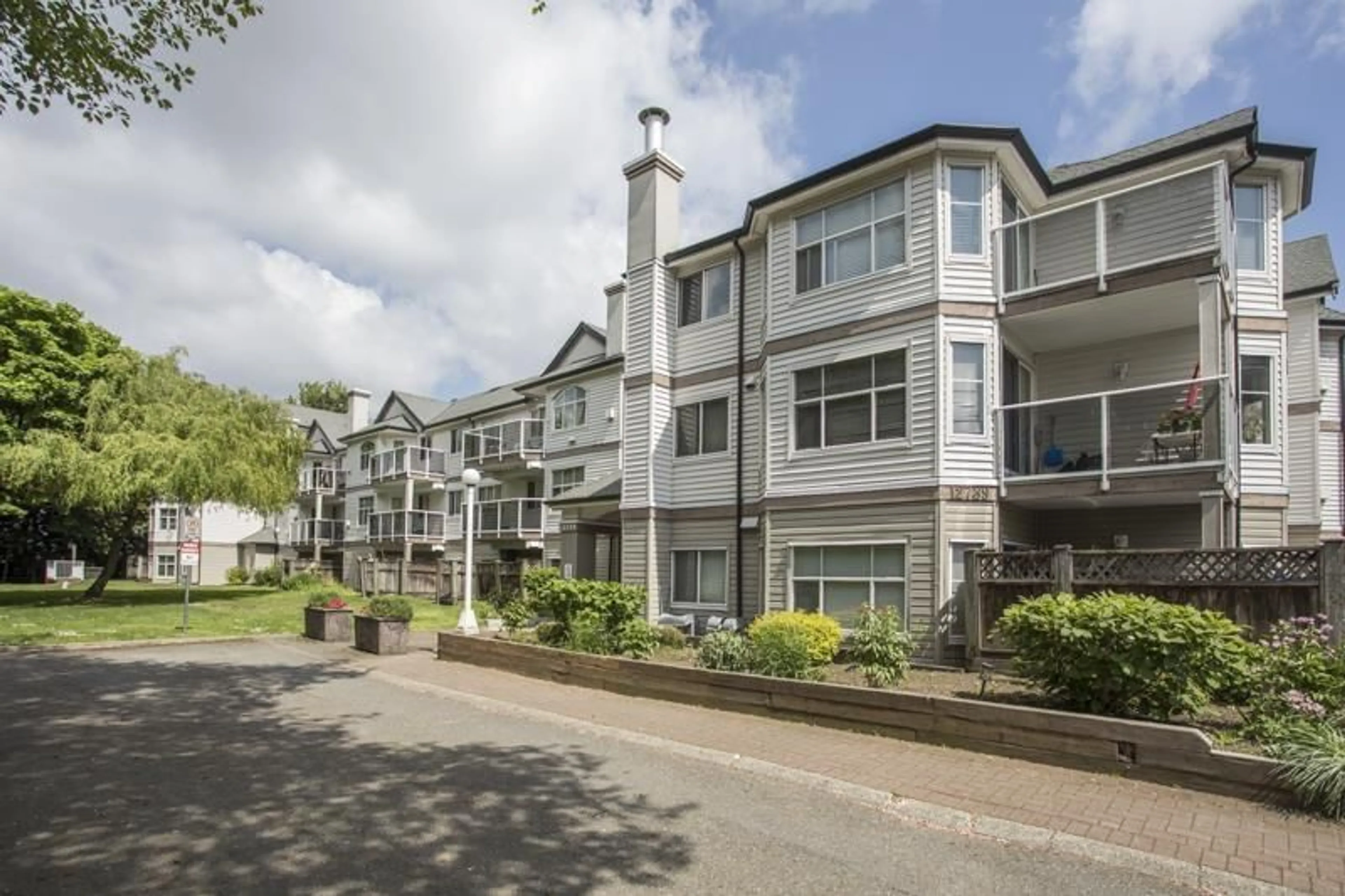 Patio, unknown for 213 - 12739 72 AVENUE, Surrey British Columbia V3W2M7