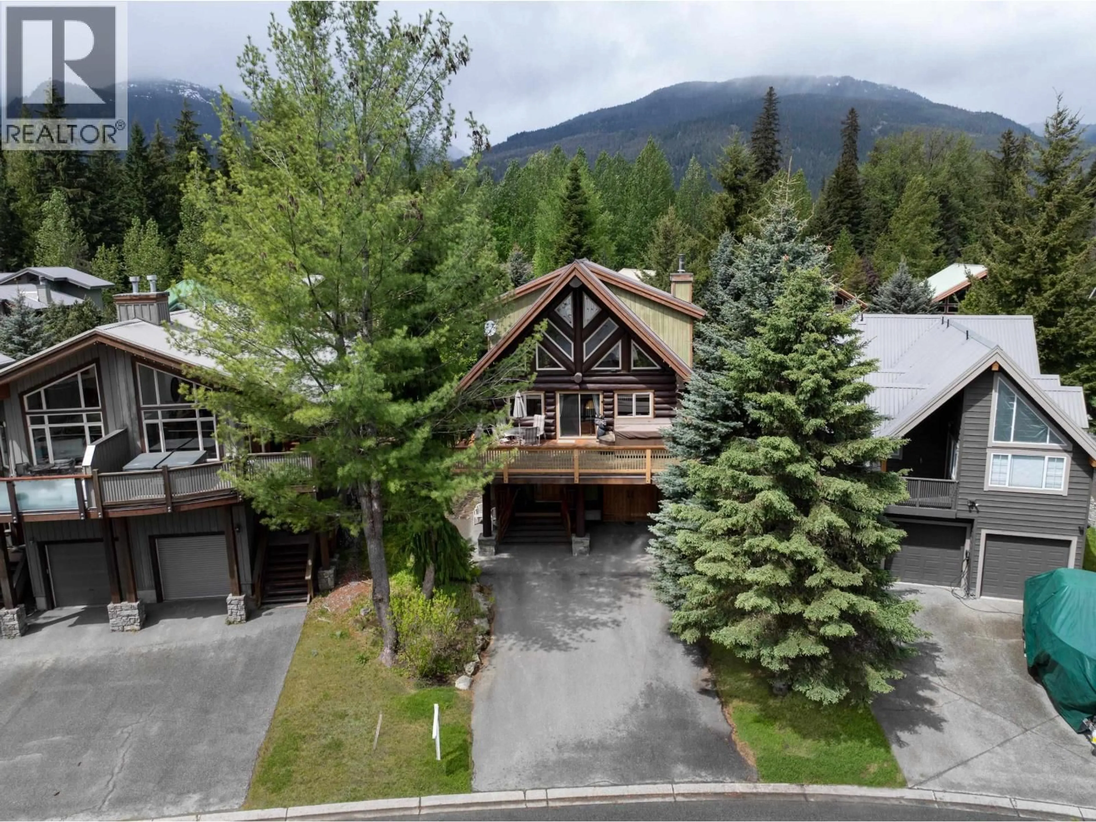 A pic from outside/outdoor area/front of a property/back of a property/a pic from drone, mountain view for 7270 SPRUCE GROVE CIRCLE, Whistler British Columbia V8E0E8