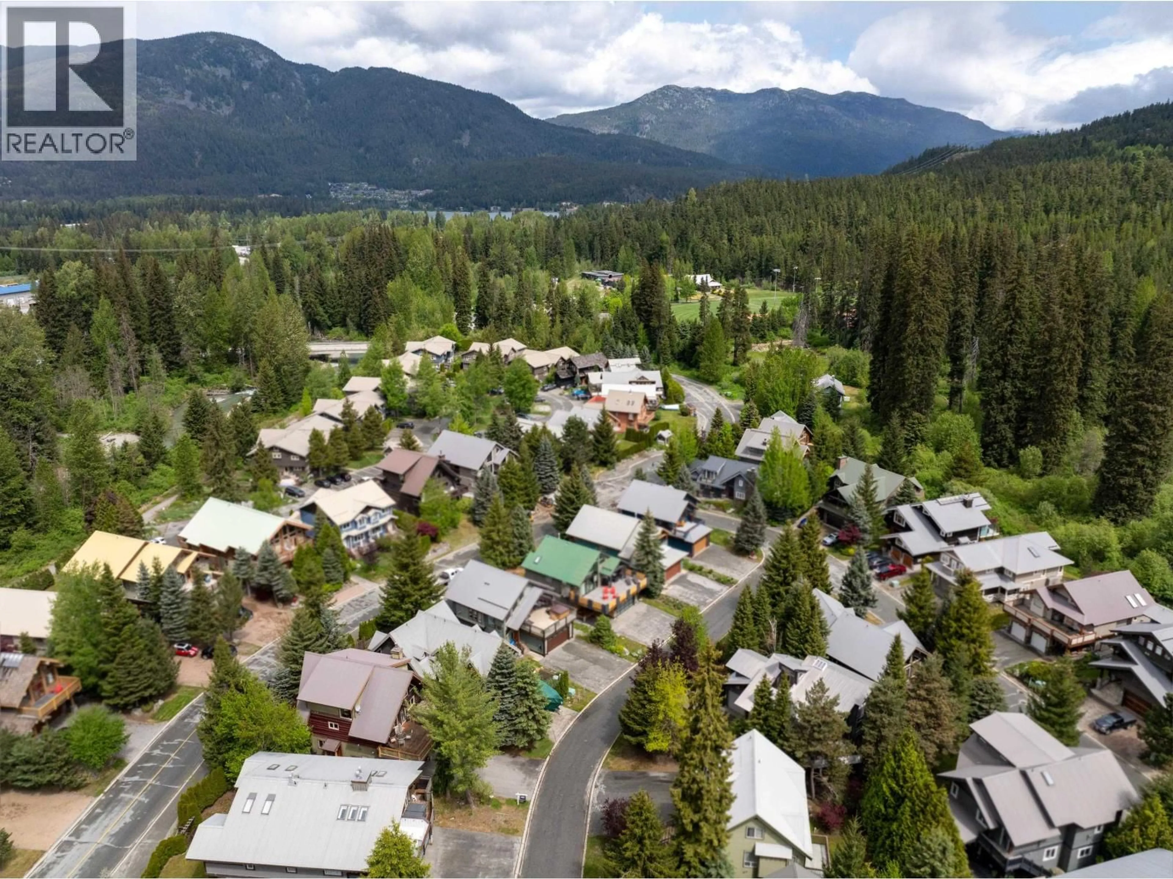 A pic from outside/outdoor area/front of a property/back of a property/a pic from drone, mountain view for 7270 SPRUCE GROVE CIRCLE, Whistler British Columbia V8E0E8