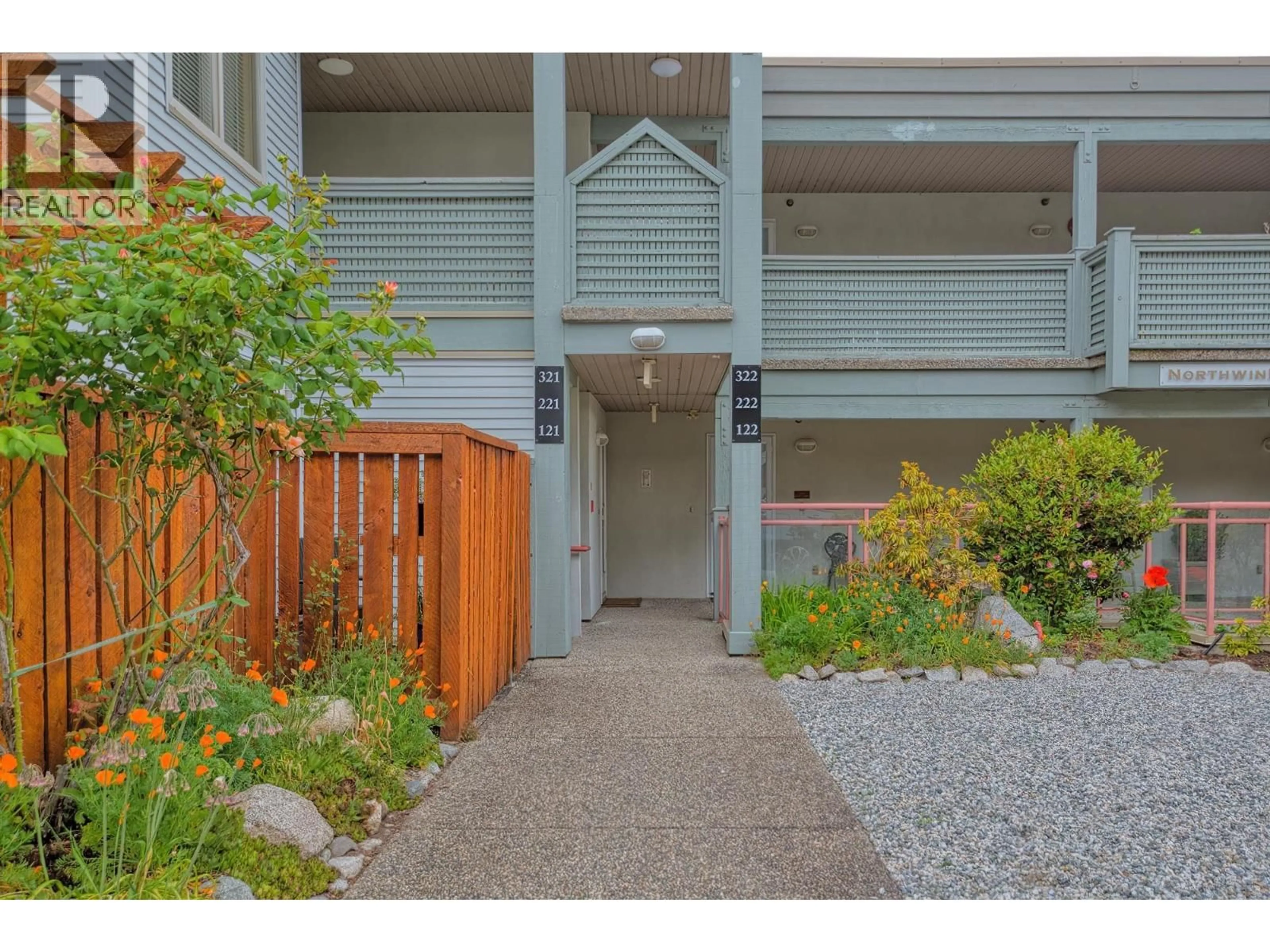 Indoor entryway for 121 - 5780 TRAIL AVENUE, Sechelt British Columbia V7Z0K5