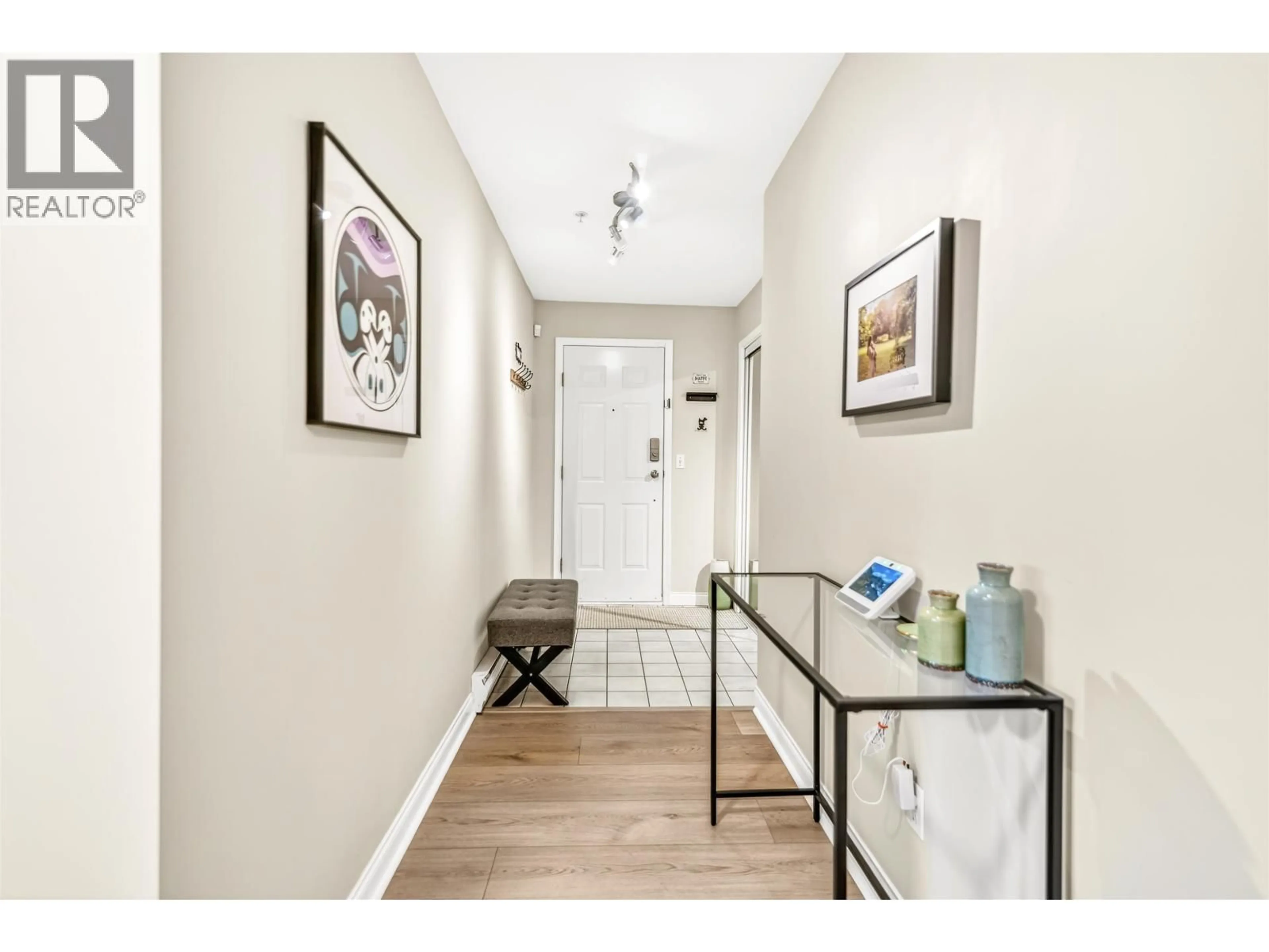 Indoor entryway for 121 - 5780 TRAIL AVENUE, Sechelt British Columbia V7Z0K5