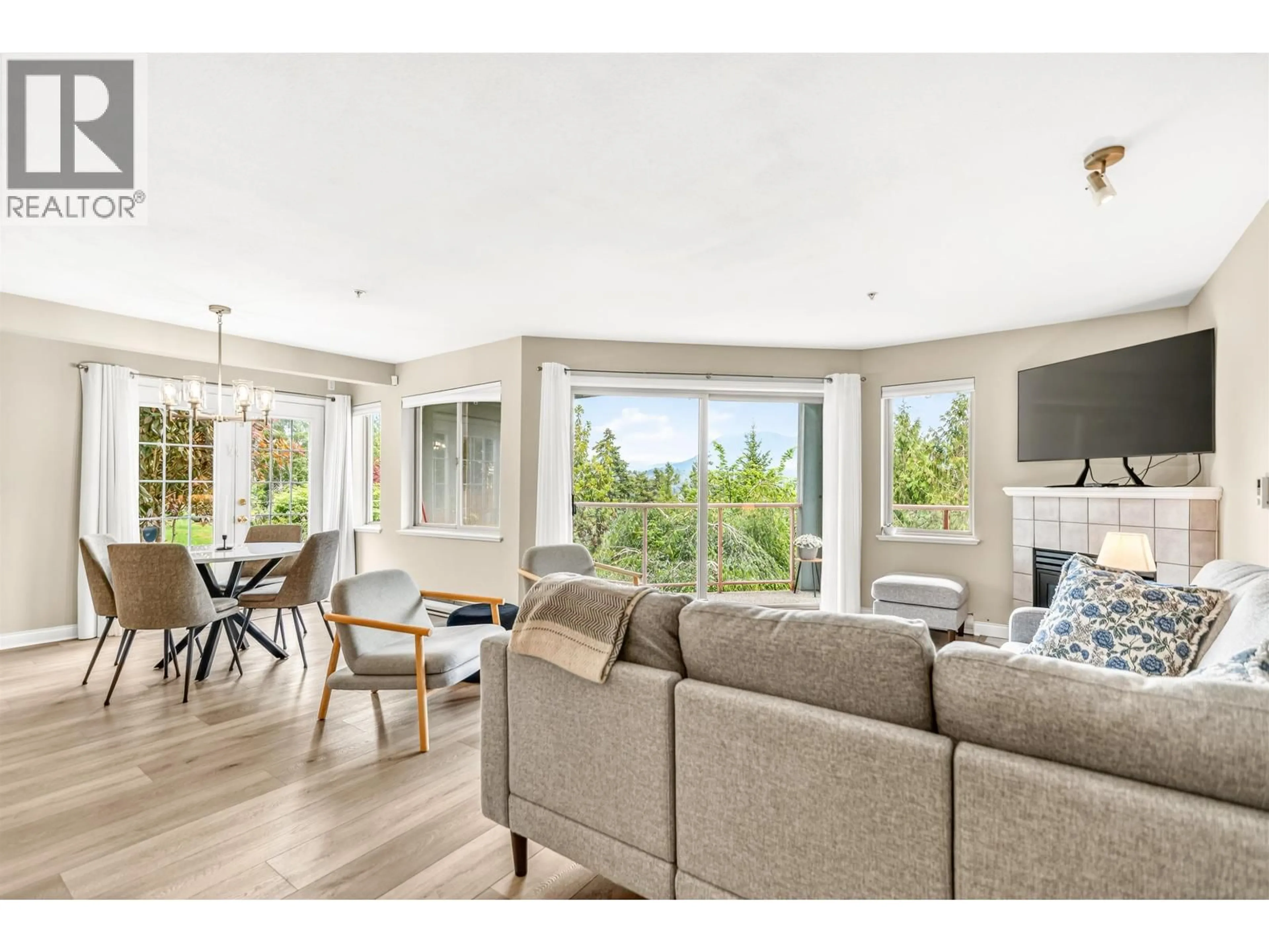 Living room with furniture, unknown for 121 - 5780 TRAIL AVENUE, Sechelt British Columbia V7Z0K5