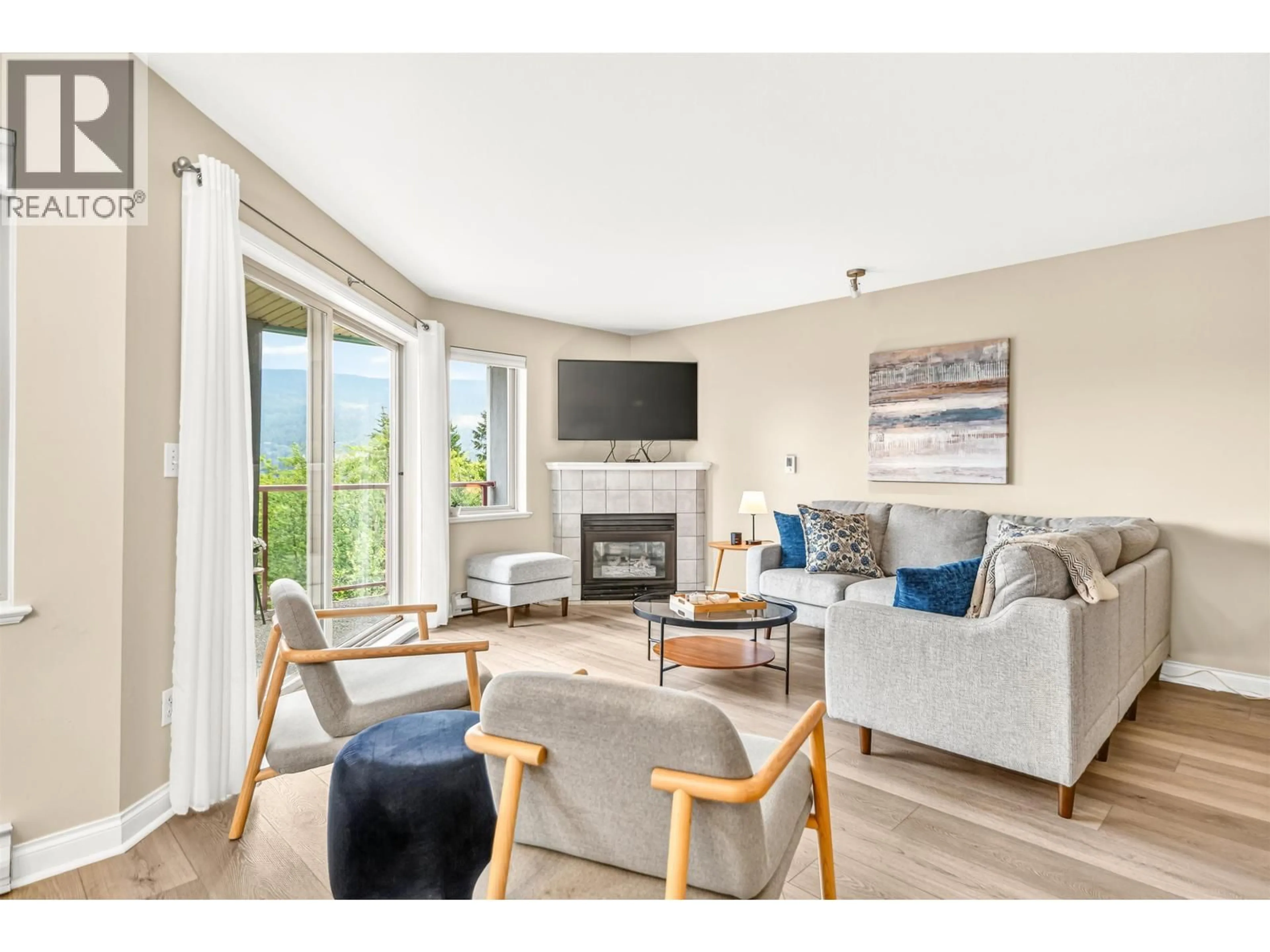 Living room with furniture, unknown for 121 - 5780 TRAIL AVENUE, Sechelt British Columbia V7Z0K5