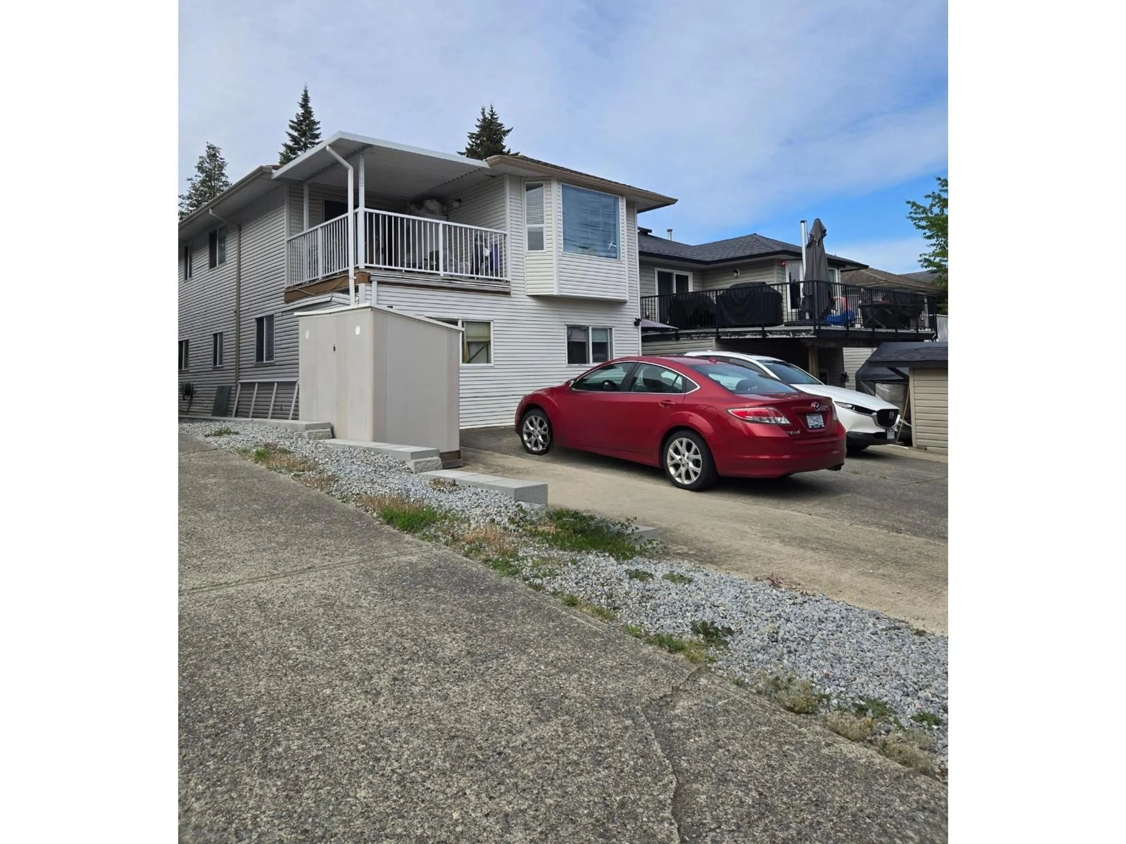 A pic from outside/outdoor area/front of a property/back of a property/a pic from drone, street for 33110 BEST AVENUE, Mission British Columbia V2V2T1