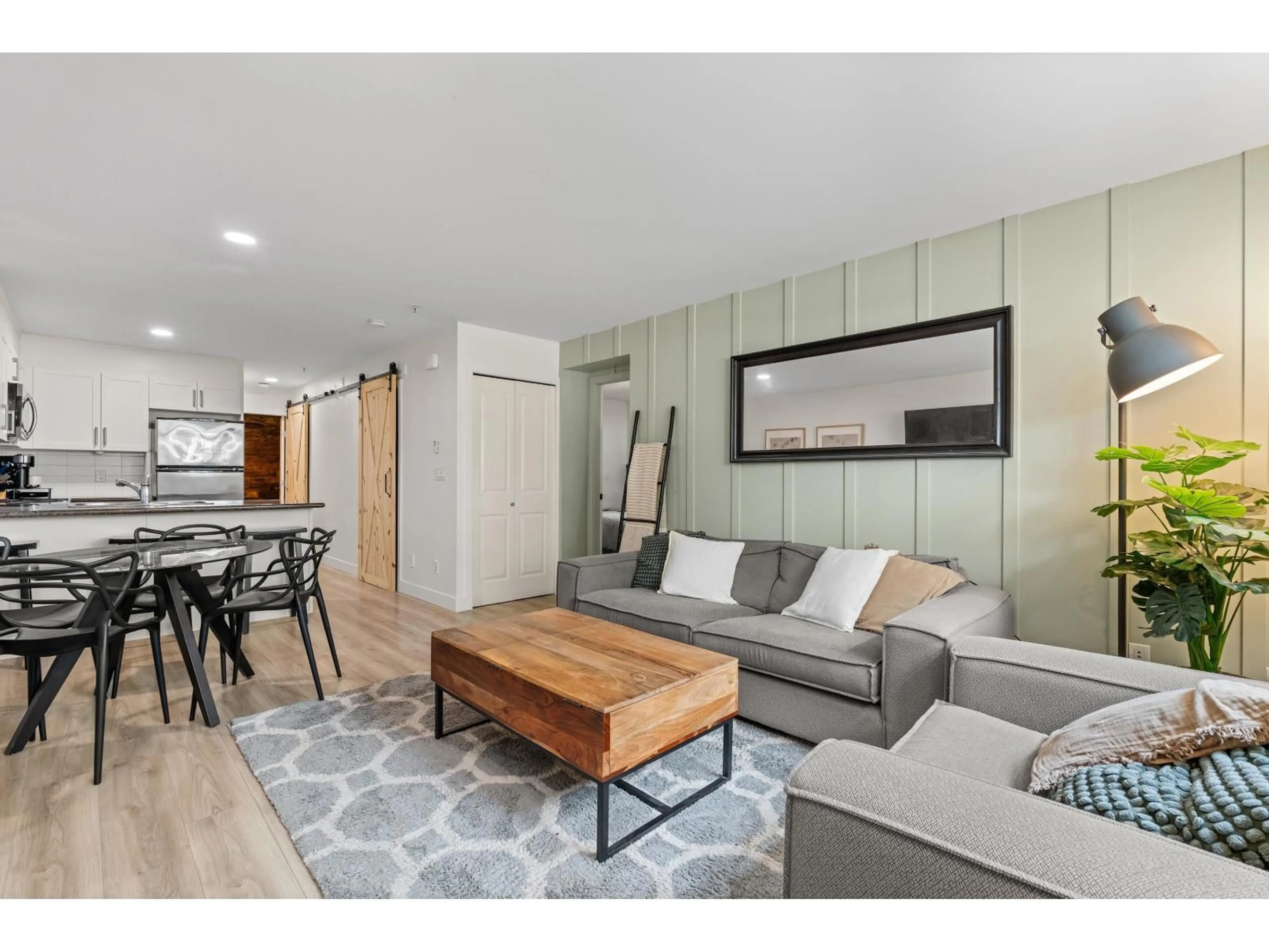 Living room with furniture, wood/laminate floor for 27 - 19551 66 AVENUE, Surrey British Columbia V4N0Z5
