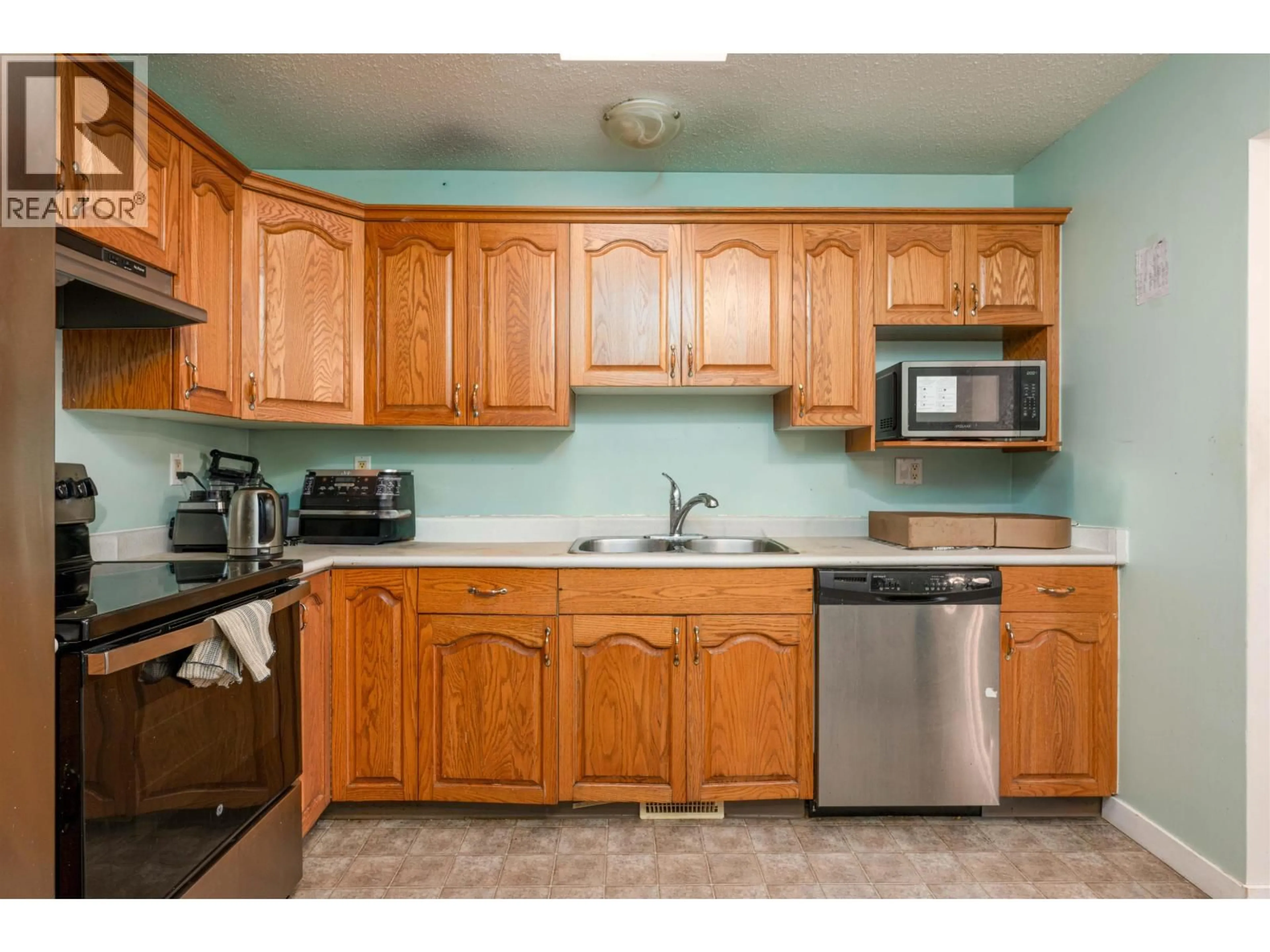 Standard kitchen, unknown for 721 CARNEY STREET, Prince George British Columbia V2M2K5
