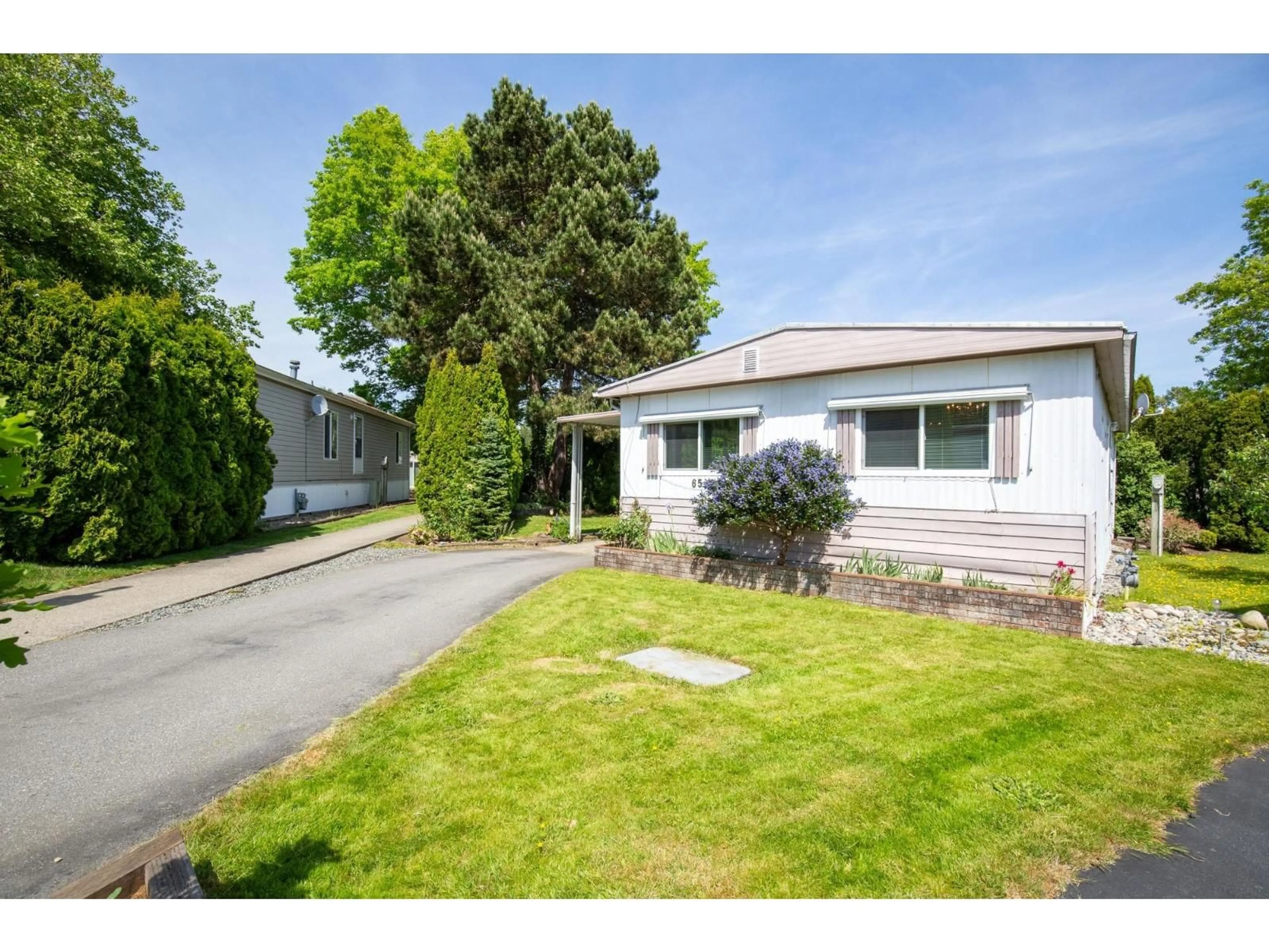 A pic from outside/outdoor area/front of a property/back of a property/a pic from drone, street for 65 - 1840 160TH STREET, White Rock British Columbia V4A4X4