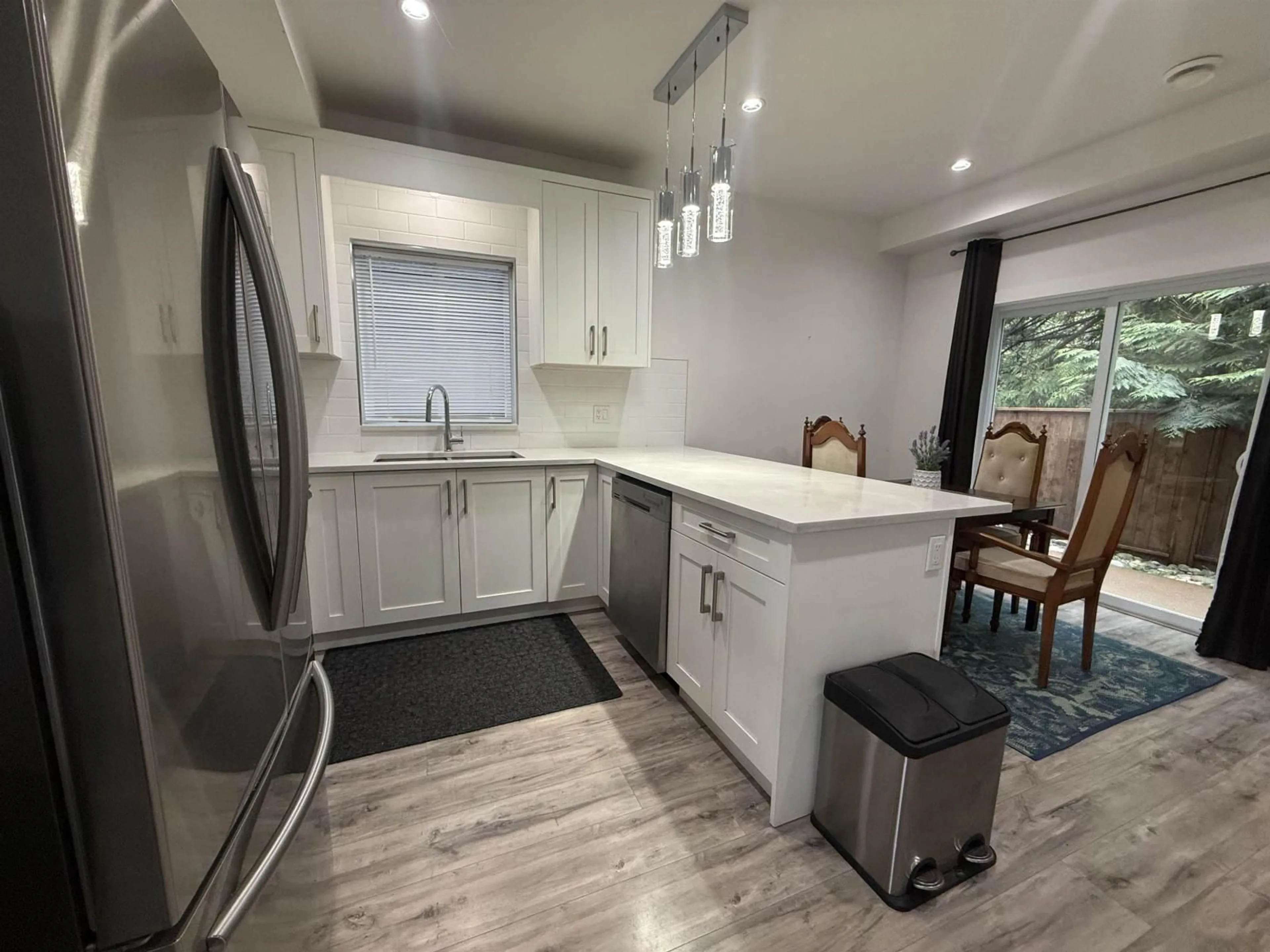Open concept kitchen, unknown for 11 - 750 HOT SPRINGS ROAD, Harrison Hot Springs British Columbia V0M1K0