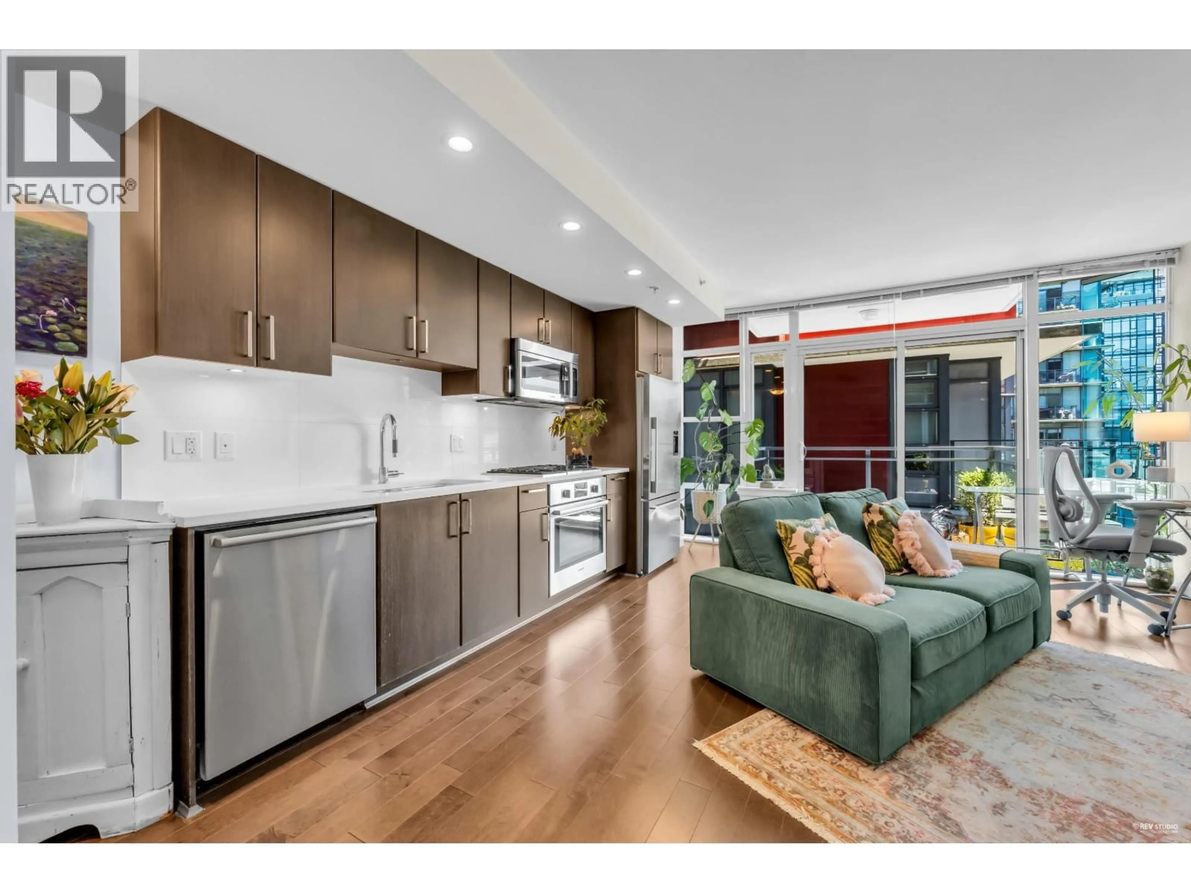 Open concept kitchen, unknown for 610 - 88 1ST AVENUE, Vancouver British Columbia V5Y0K2