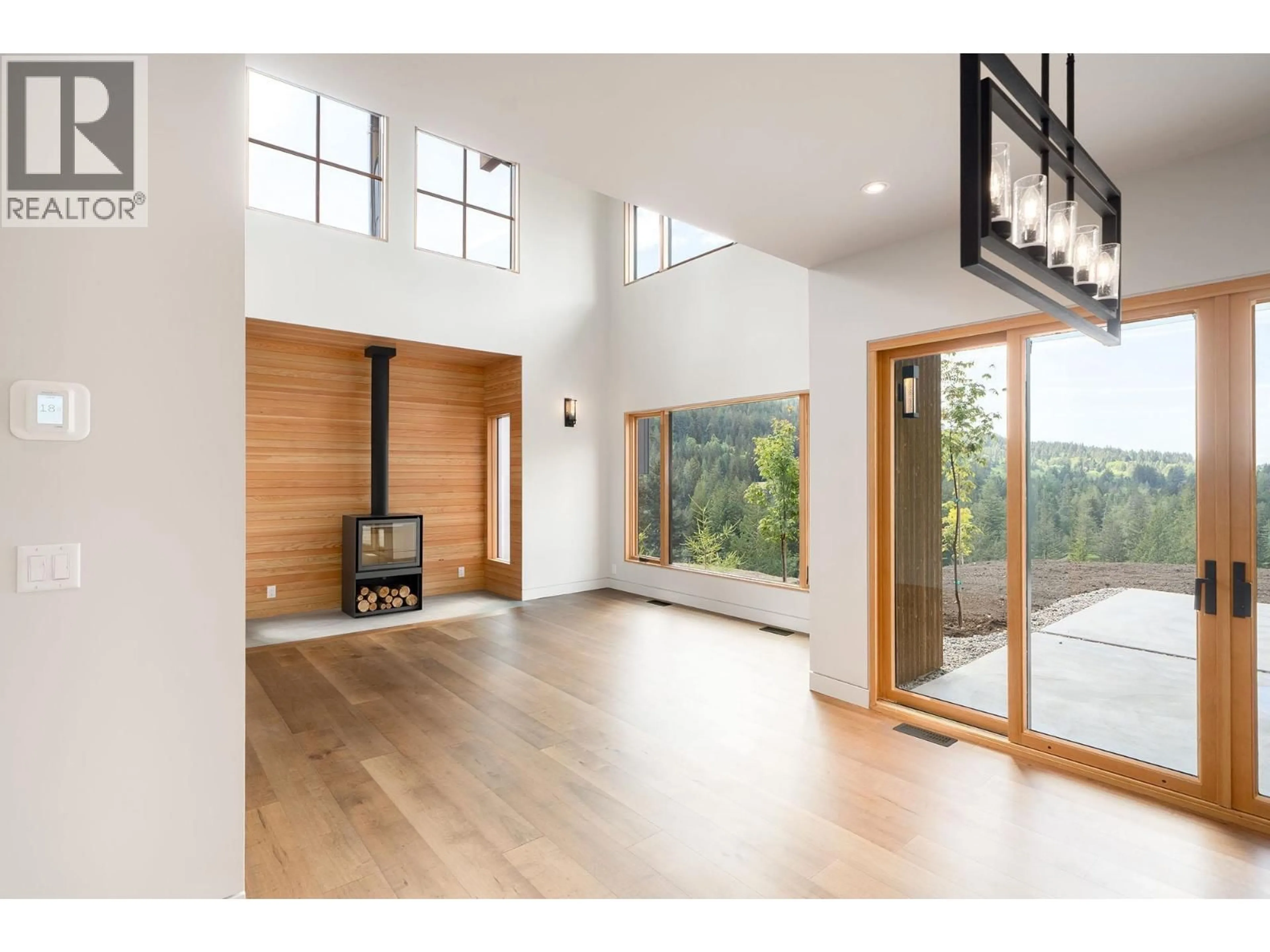 Indoor entryway for 865 FORSTER LANE, Bowen Island British Columbia V0N1G1