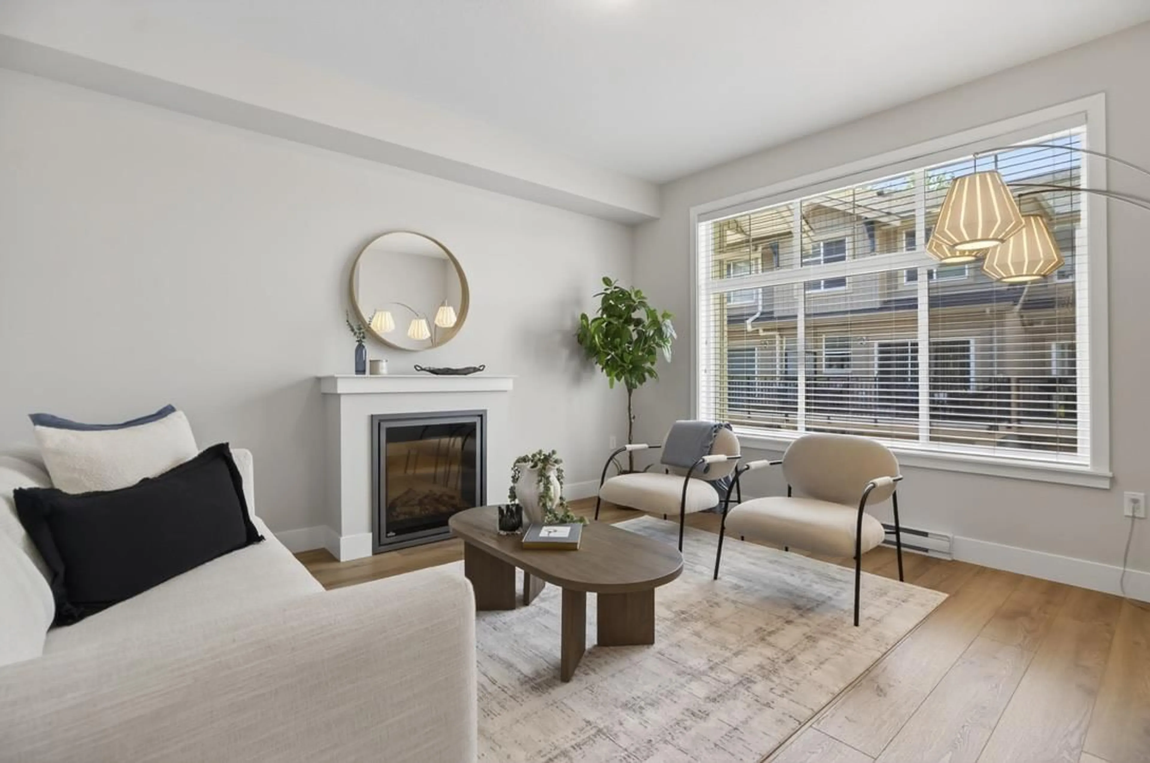 Living room with furniture, unknown for 28 - 20967 76 AVENUE, Langley British Columbia V2Y0L9