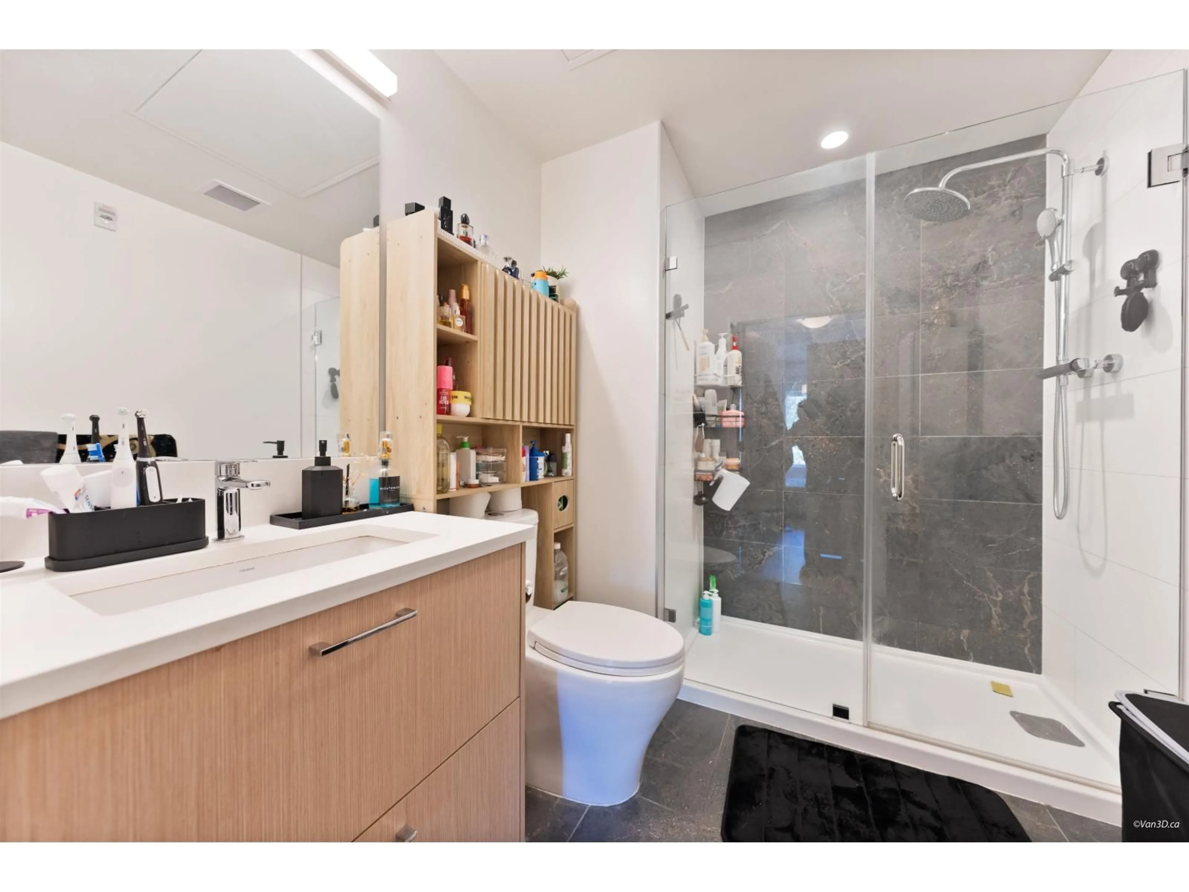 Standard bathroom, ceramic/tile floor for 220 - 10777 138 STREET, Surrey British Columbia V3T0T5