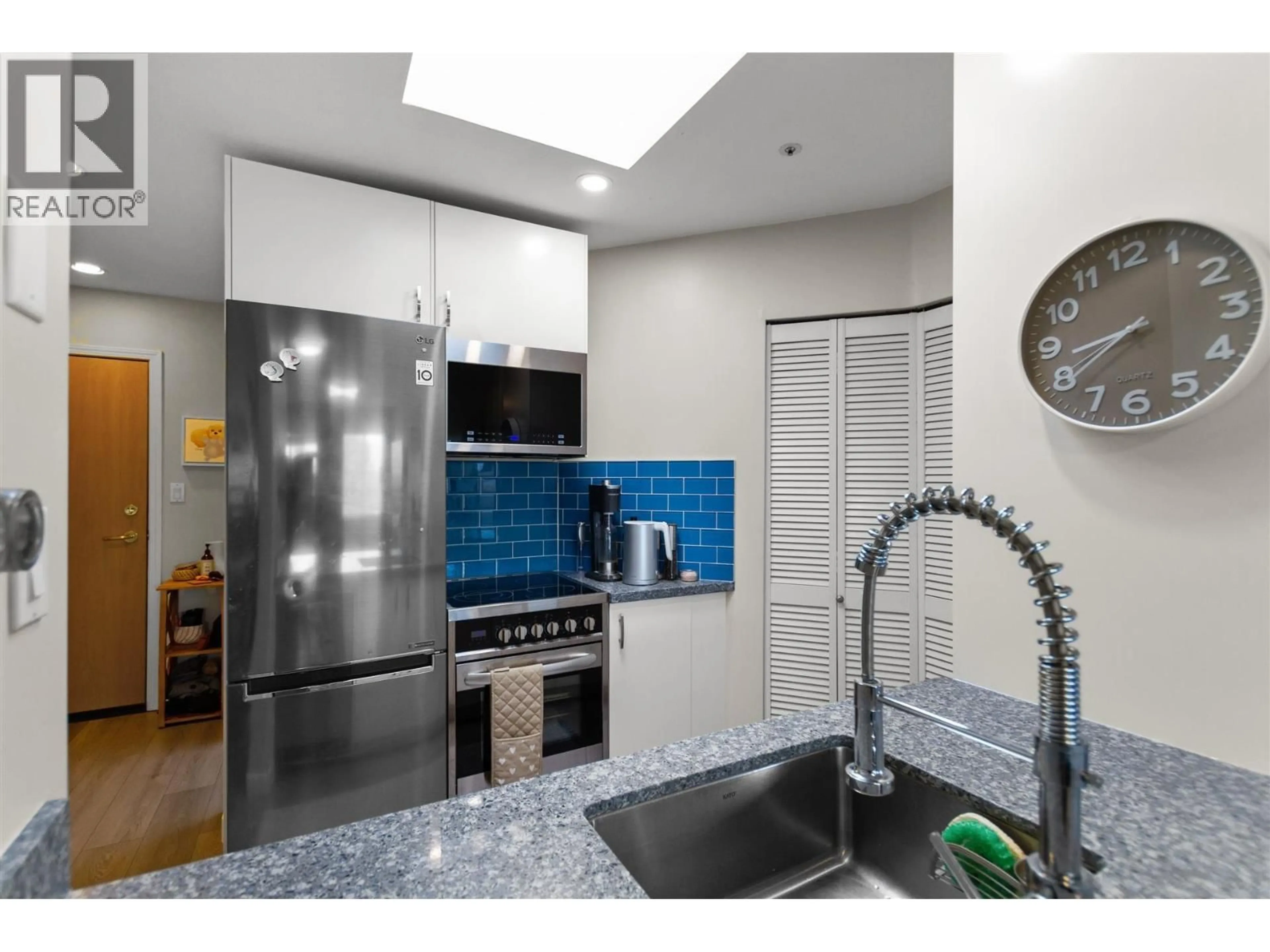Standard kitchen, ceramic/tile floor for PH414 - 488 KINGSWAY, Vancouver British Columbia V5T3J9