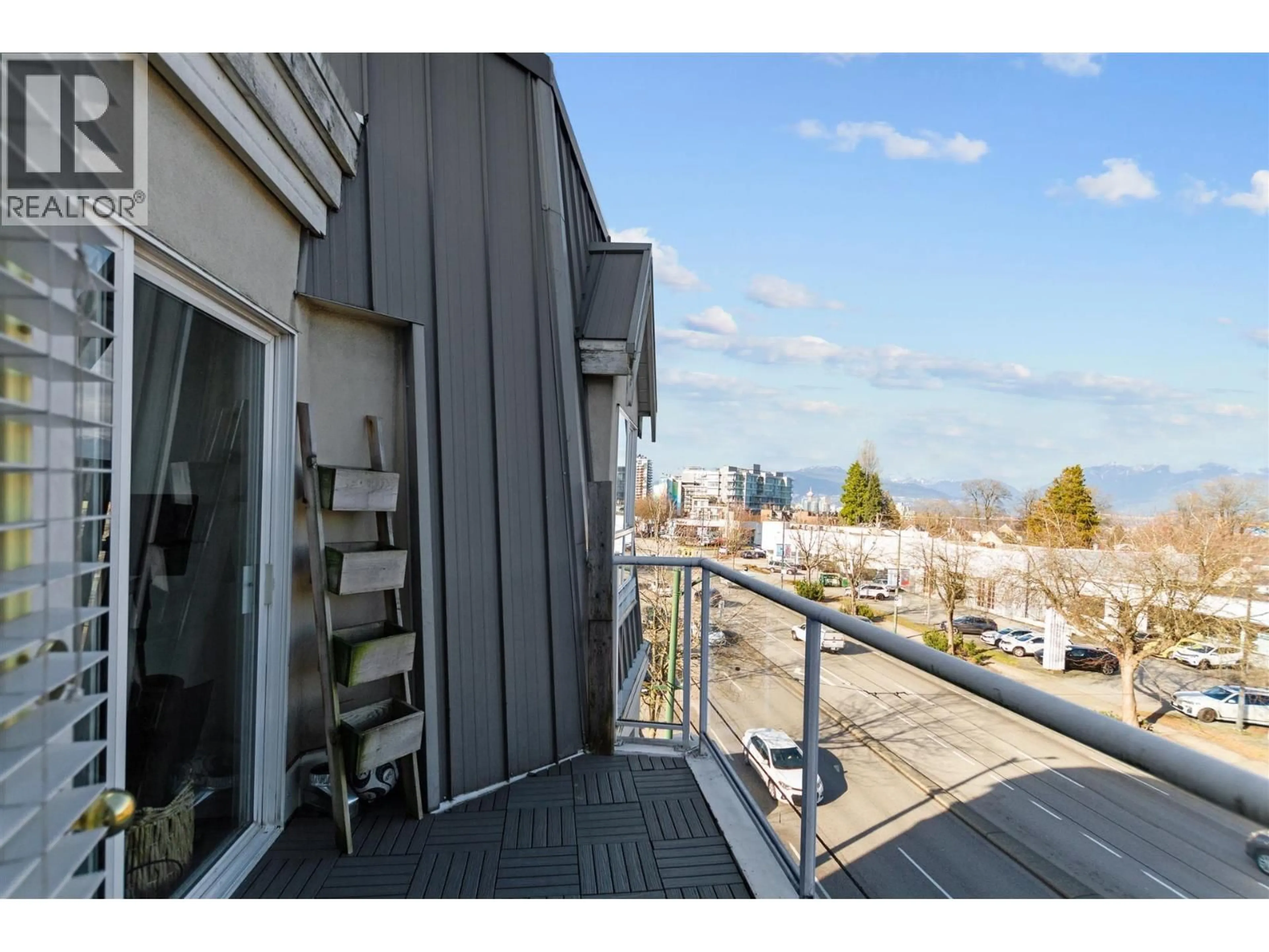 Balcony in the apartment, city buildings view from balcony for PH414 - 488 KINGSWAY, Vancouver British Columbia V5T3J9