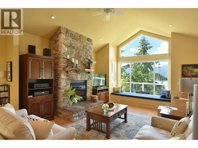5870 SKOOKUMCHUK ROAD, Sechelt 3