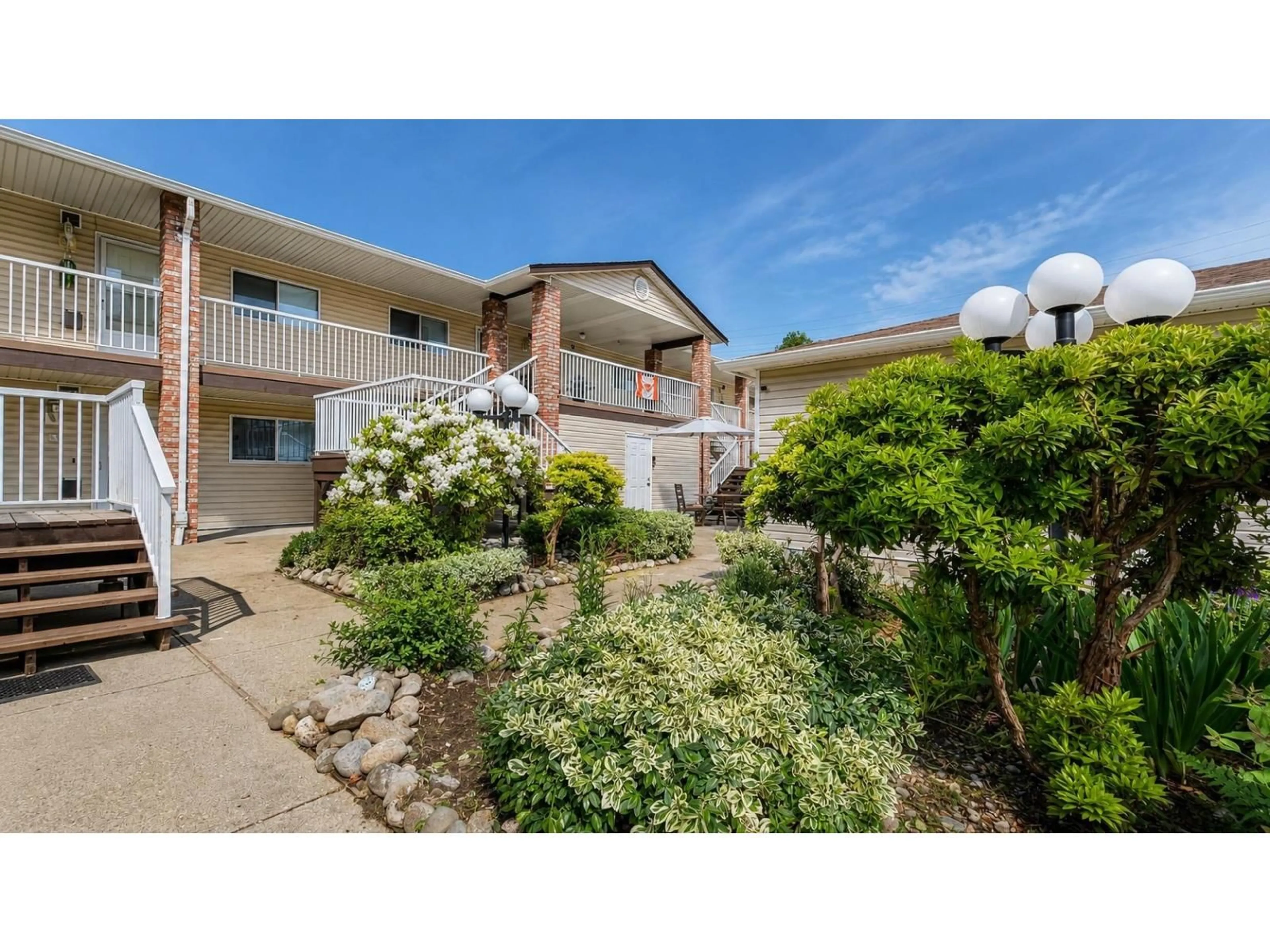 Patio, street for 4 - 32821 6TH AVENUE, Mission British Columbia V2V6L1