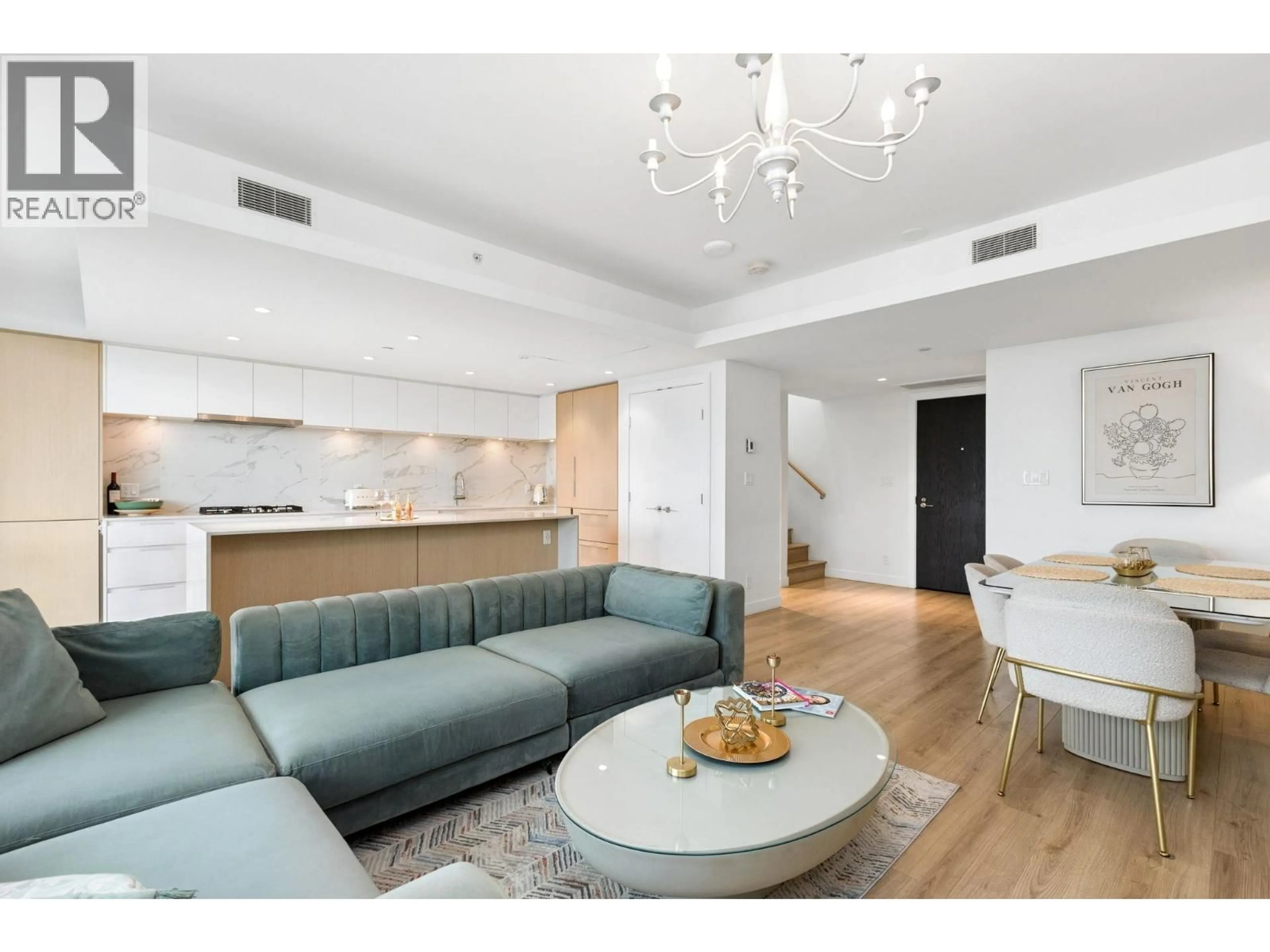 Living room with furniture, unknown for 611 - 1500 FERN STREET, North Vancouver British Columbia V7J0E6