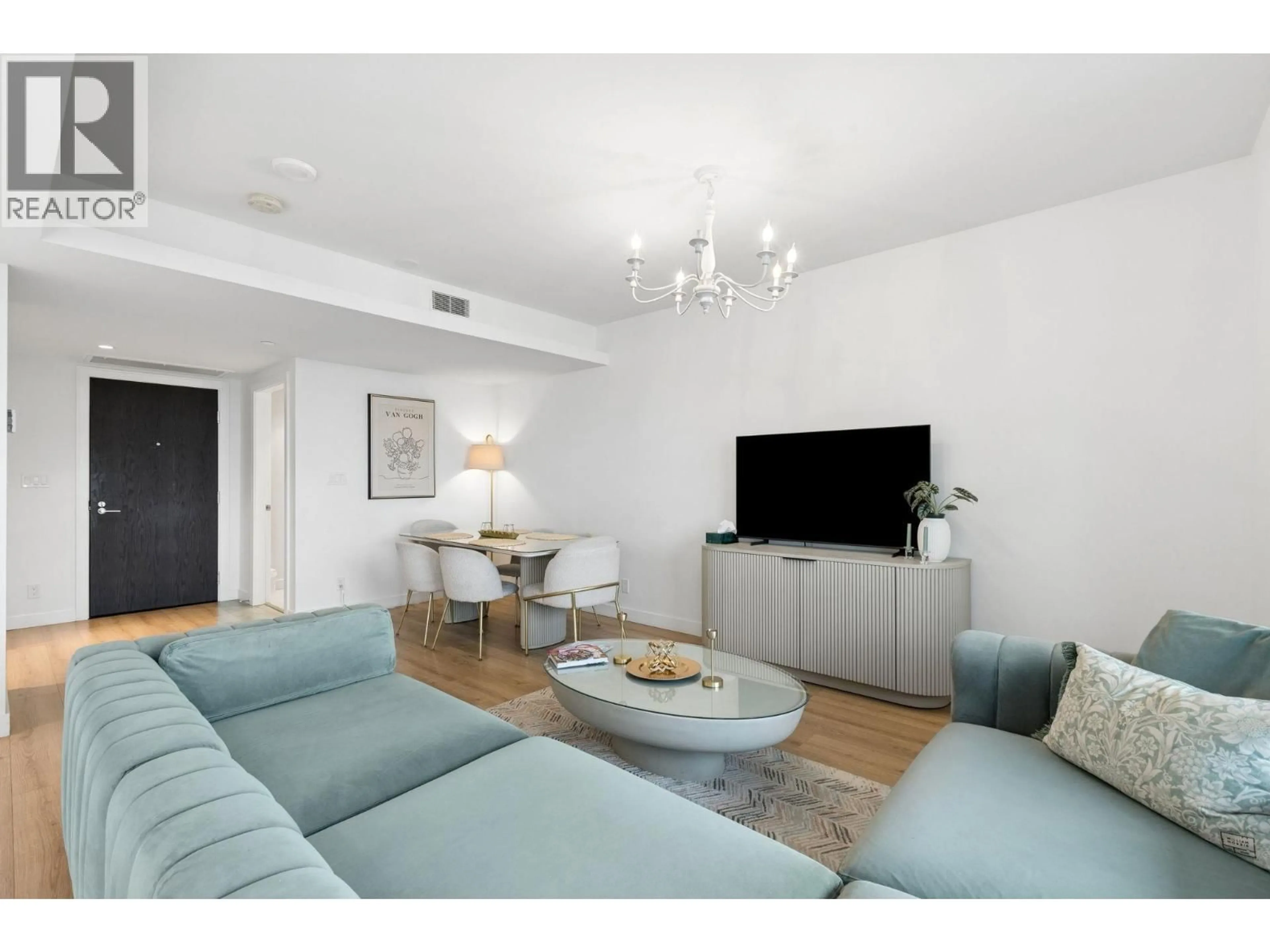 Living room with furniture, unknown for 611 - 1500 FERN STREET, North Vancouver British Columbia V7J0E6