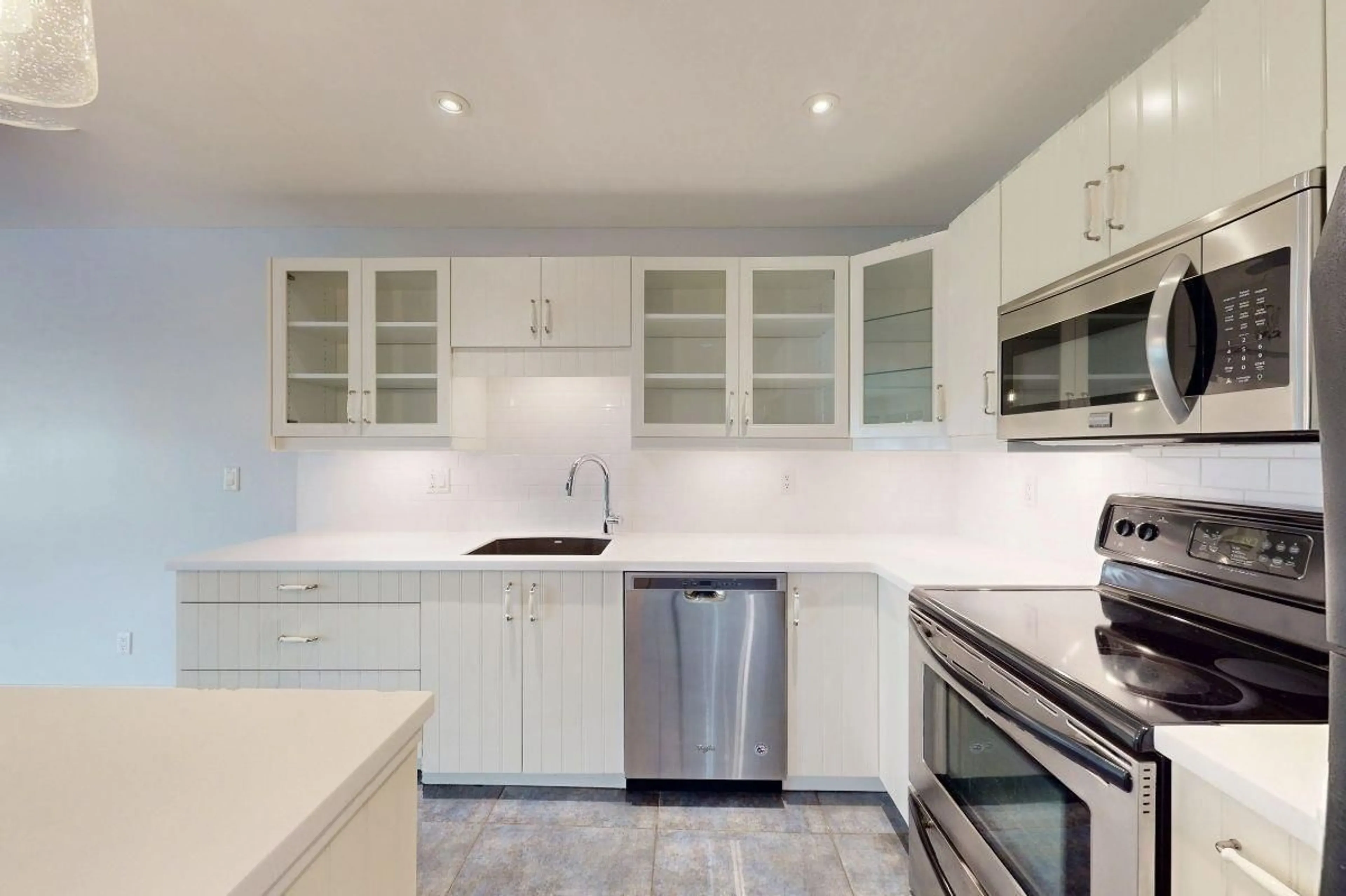Standard kitchen, ceramic/tile floor for 309 - 1520 VIDAL STREET, White Rock British Columbia V4B3T7
