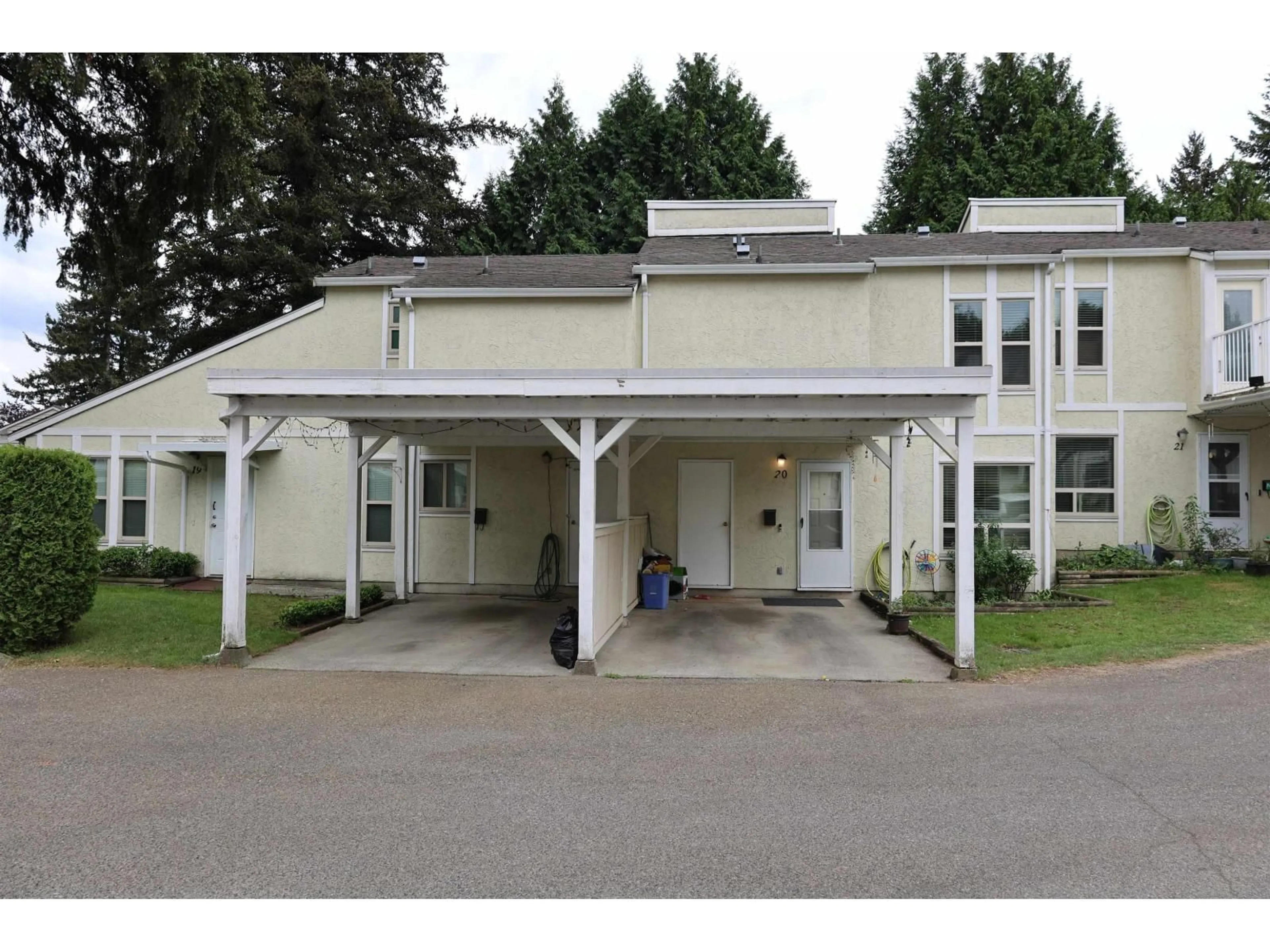 Indoor foyer for 20 - 3075 TRETHEWEY STREET, Abbotsford British Columbia V2T3R4