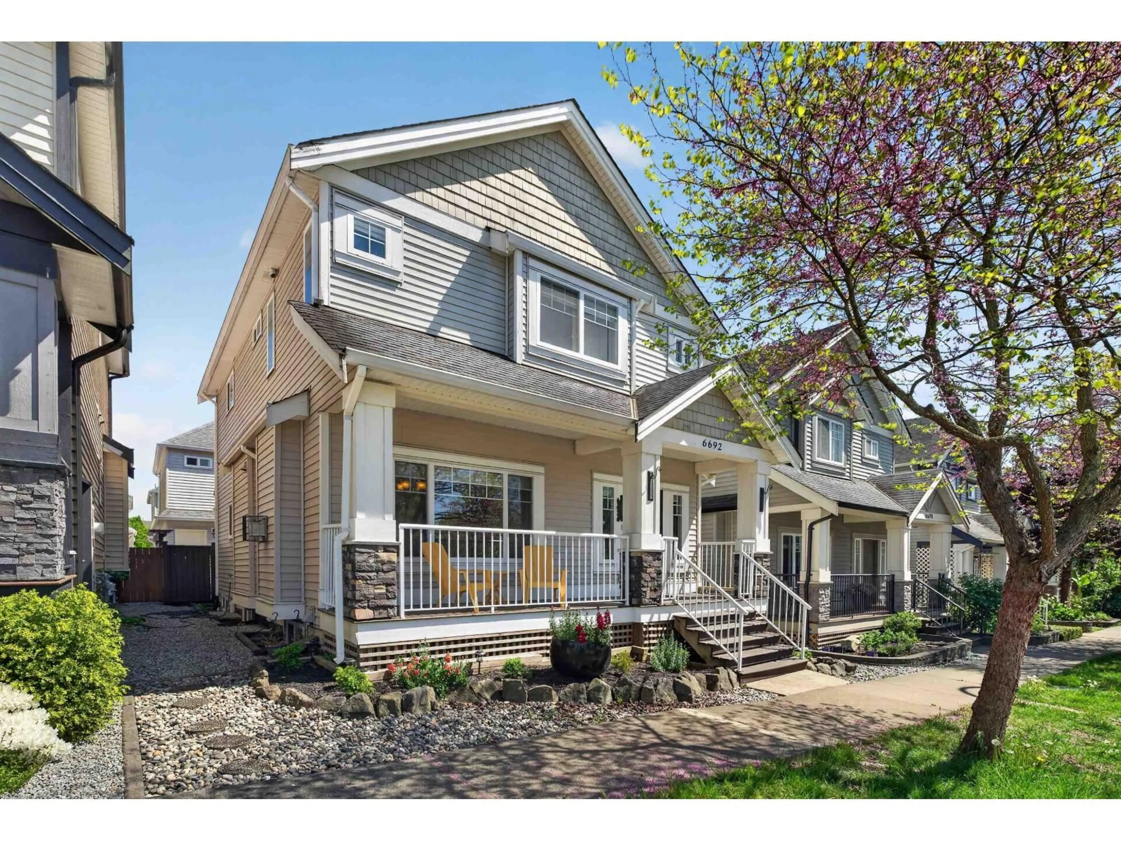 Home with vinyl exterior material, street for 6692 193A STREET, Surrey British Columbia V4N0C1
