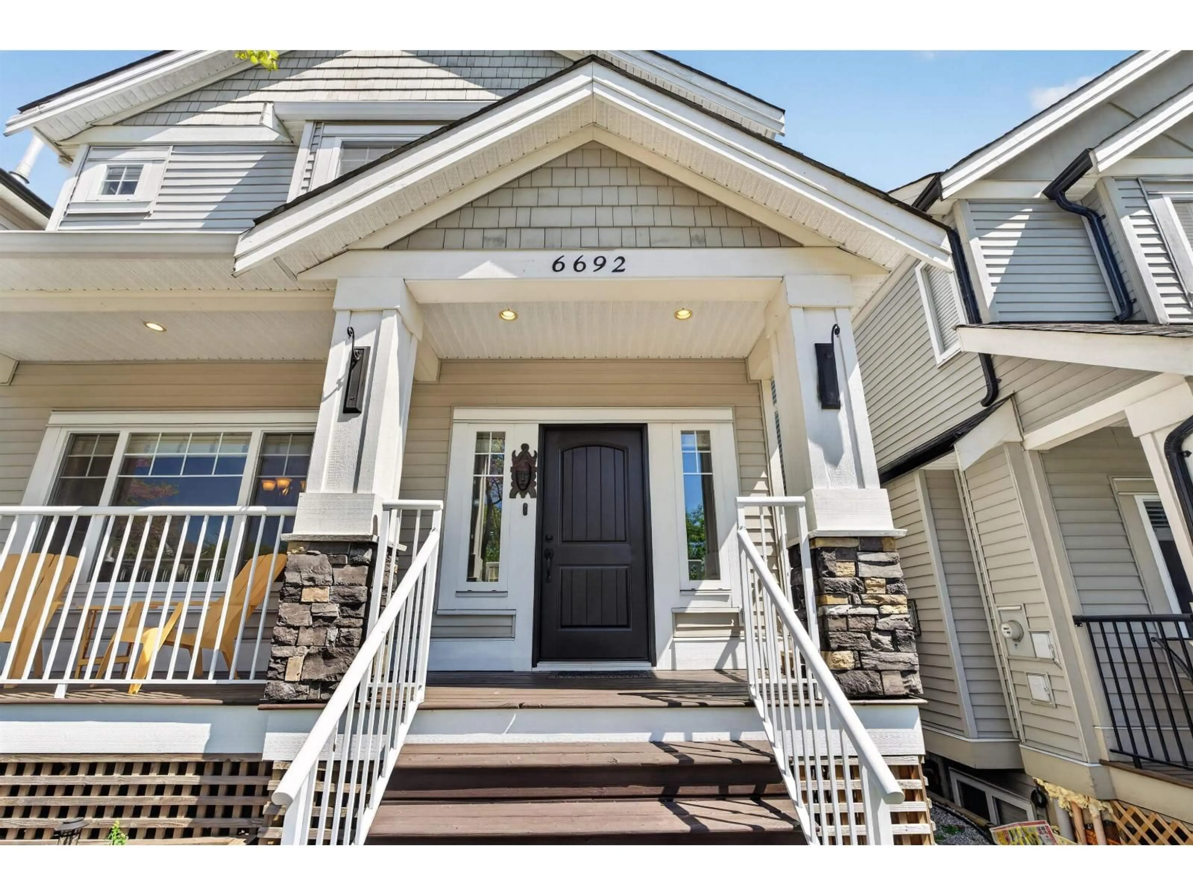 Home with vinyl exterior material, street for 6692 193A STREET, Surrey British Columbia V4N0C1