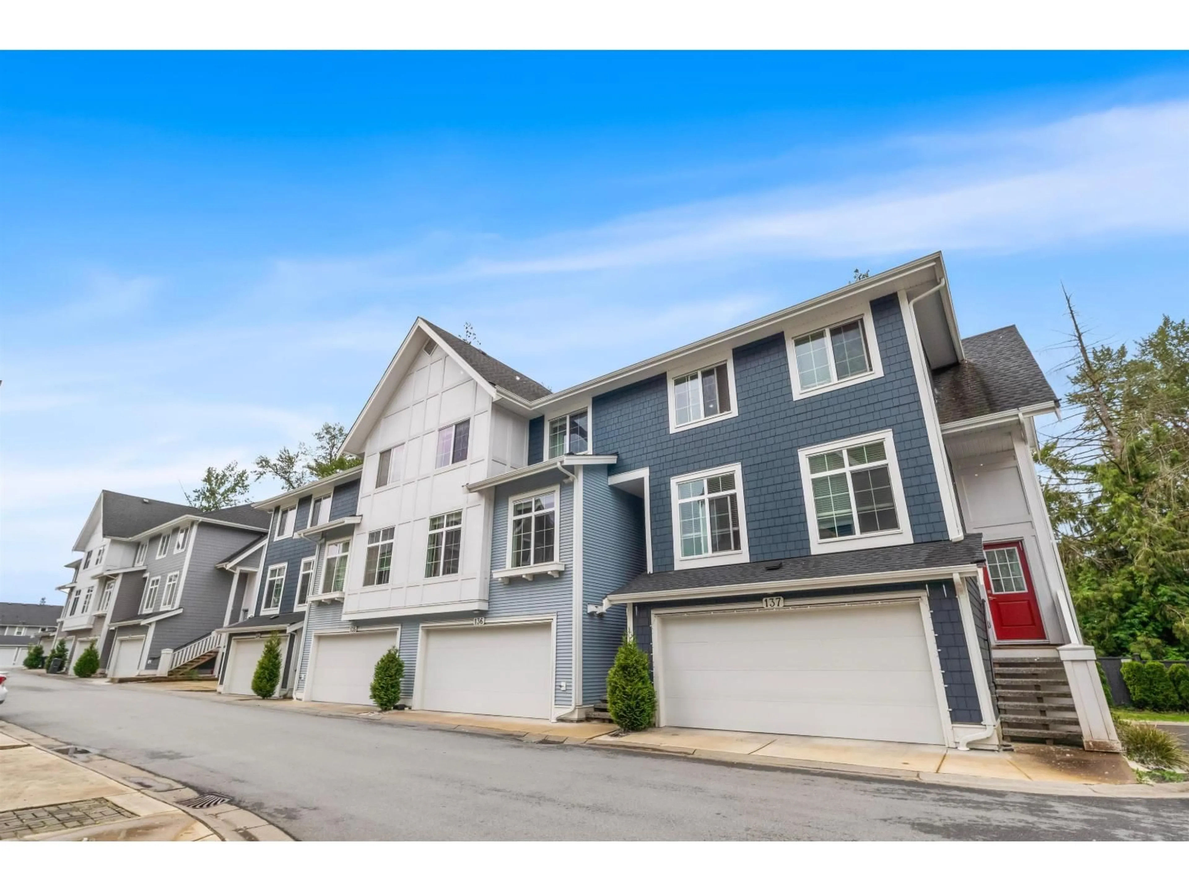 Home with vinyl exterior material, street for 136 - 20180 84 AVENUE, Langley British Columbia V2Y3N5