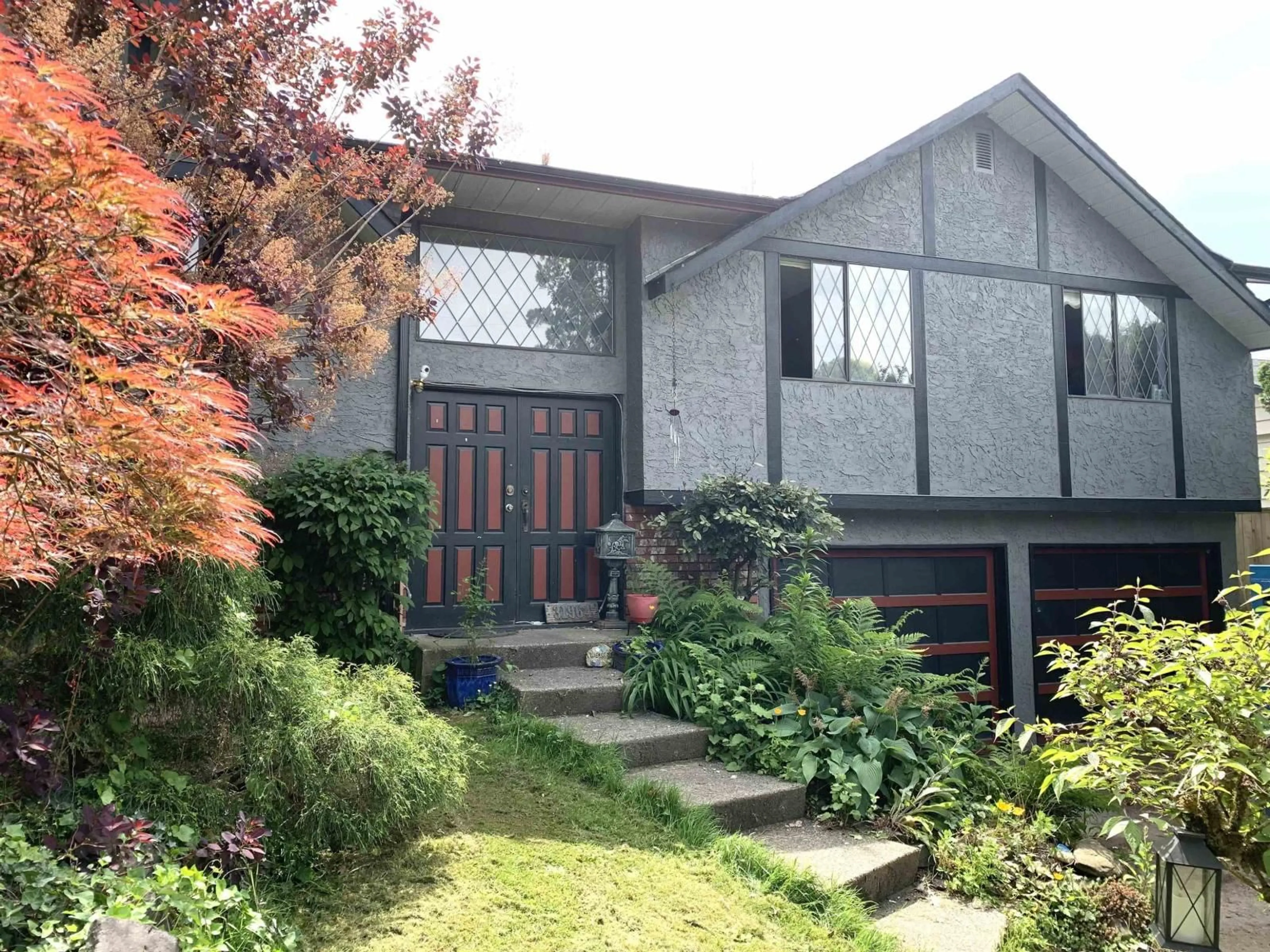 Home with vinyl exterior material, street for 31964 RAVEN AVENUE, Mission British Columbia V2V1B9