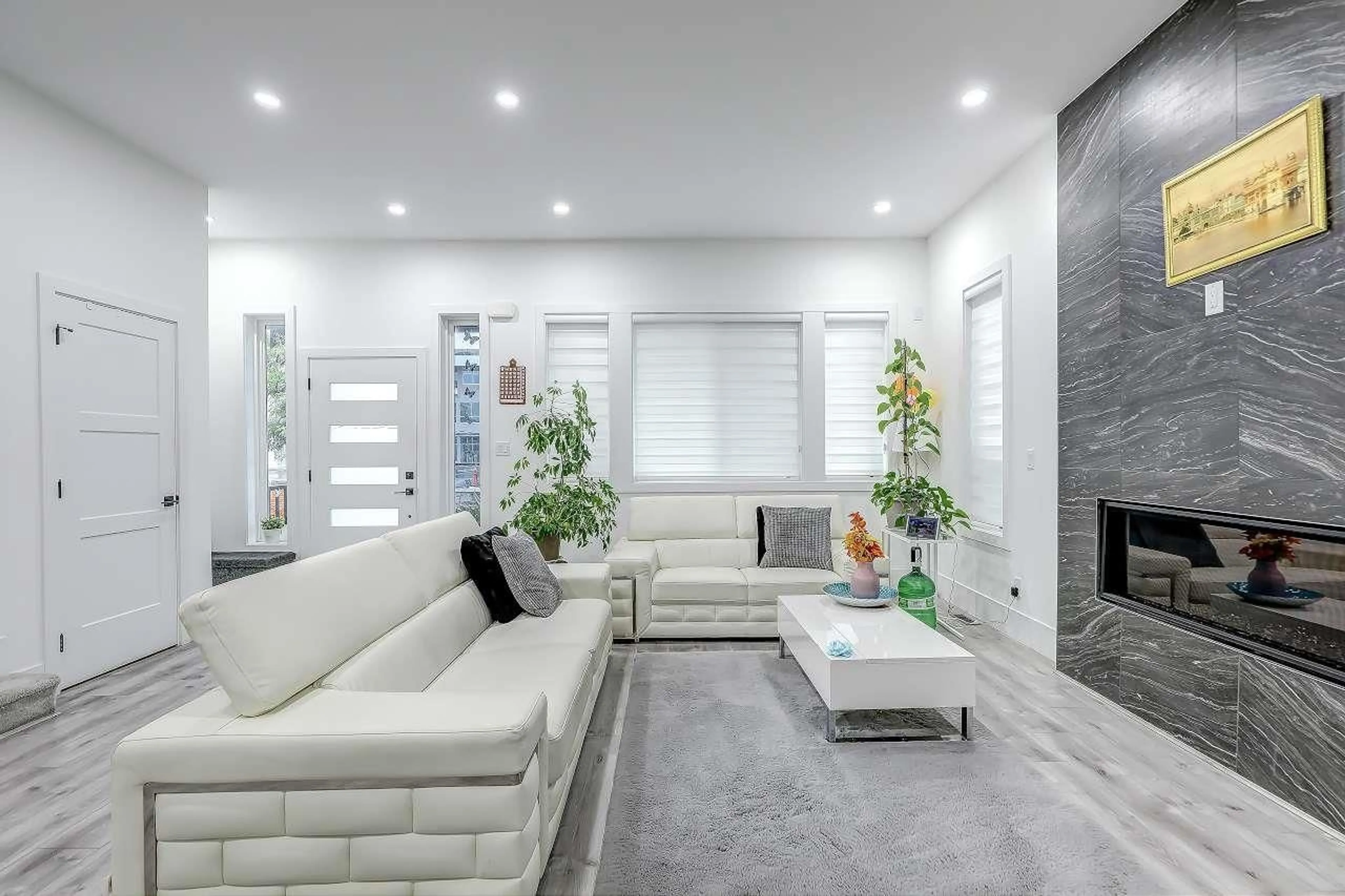 Living room with furniture, unknown for 19240 ALOHA DRIVE, Surrey British Columbia V4N6T9