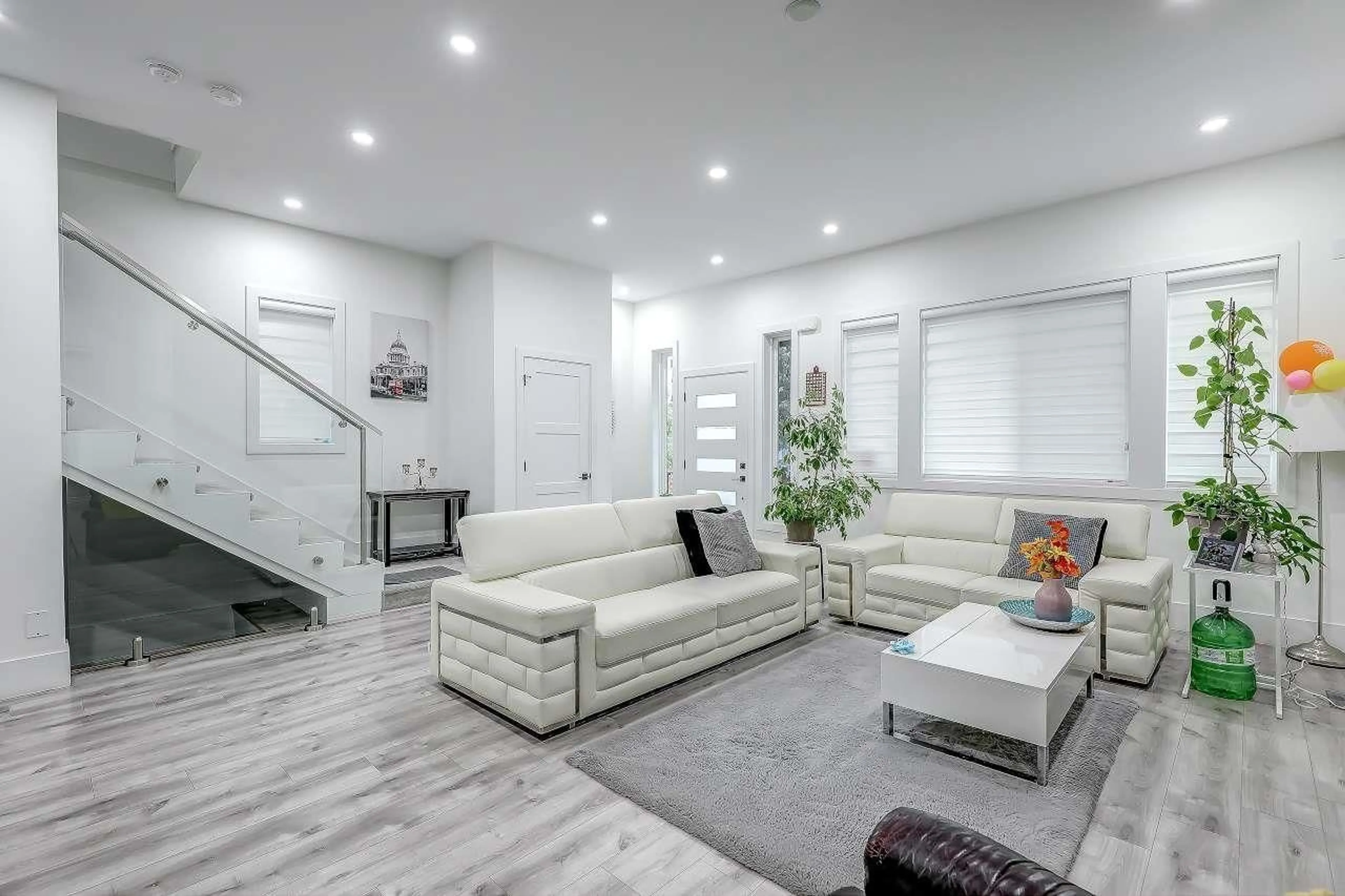 Living room with furniture, unknown for 19240 ALOHA DRIVE, Surrey British Columbia V4N6T9