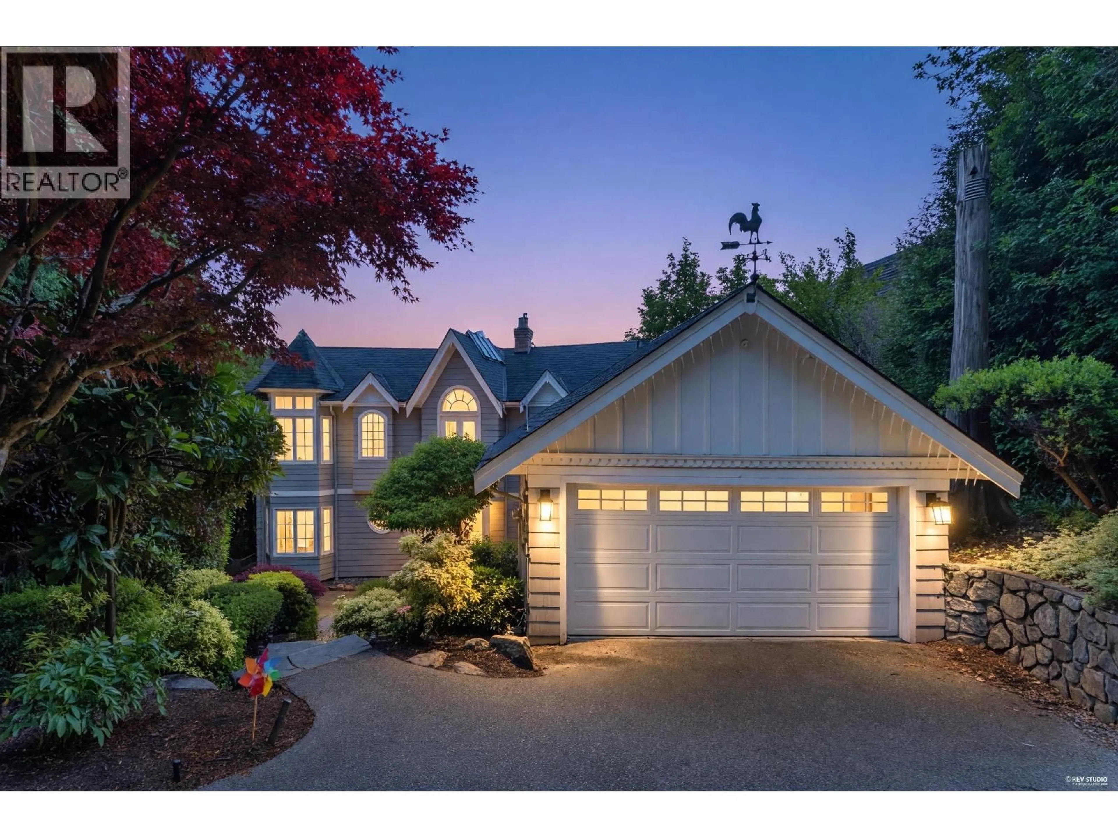Home with vinyl exterior material, street for 880 YOUNETTE DRIVE, West Vancouver British Columbia V7T1S9