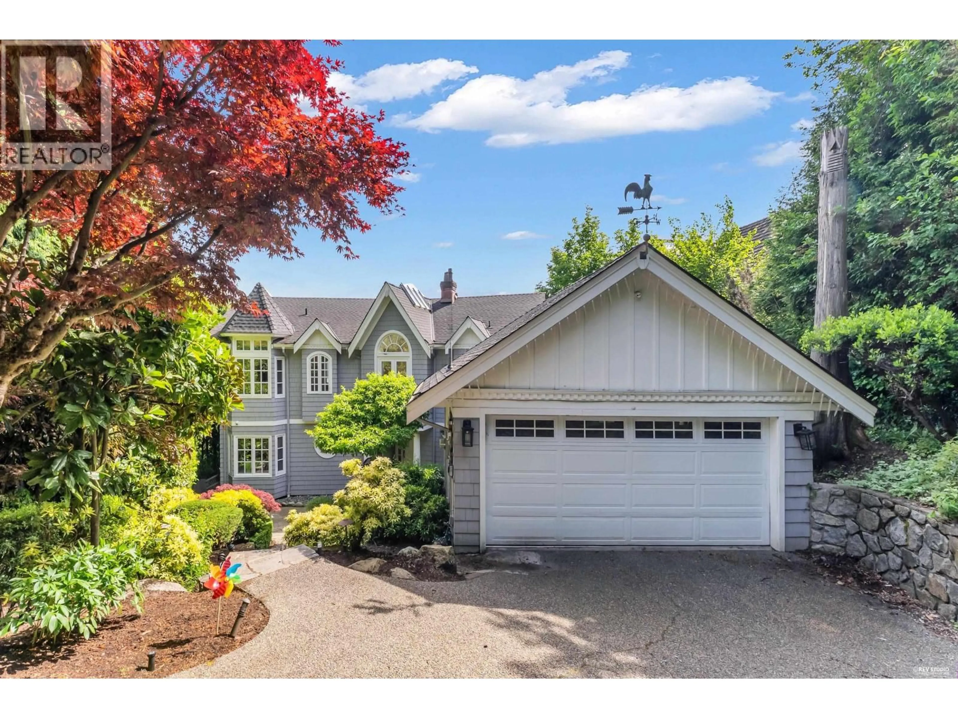 Home with vinyl exterior material, street for 880 YOUNETTE DRIVE, West Vancouver British Columbia V7T1S9
