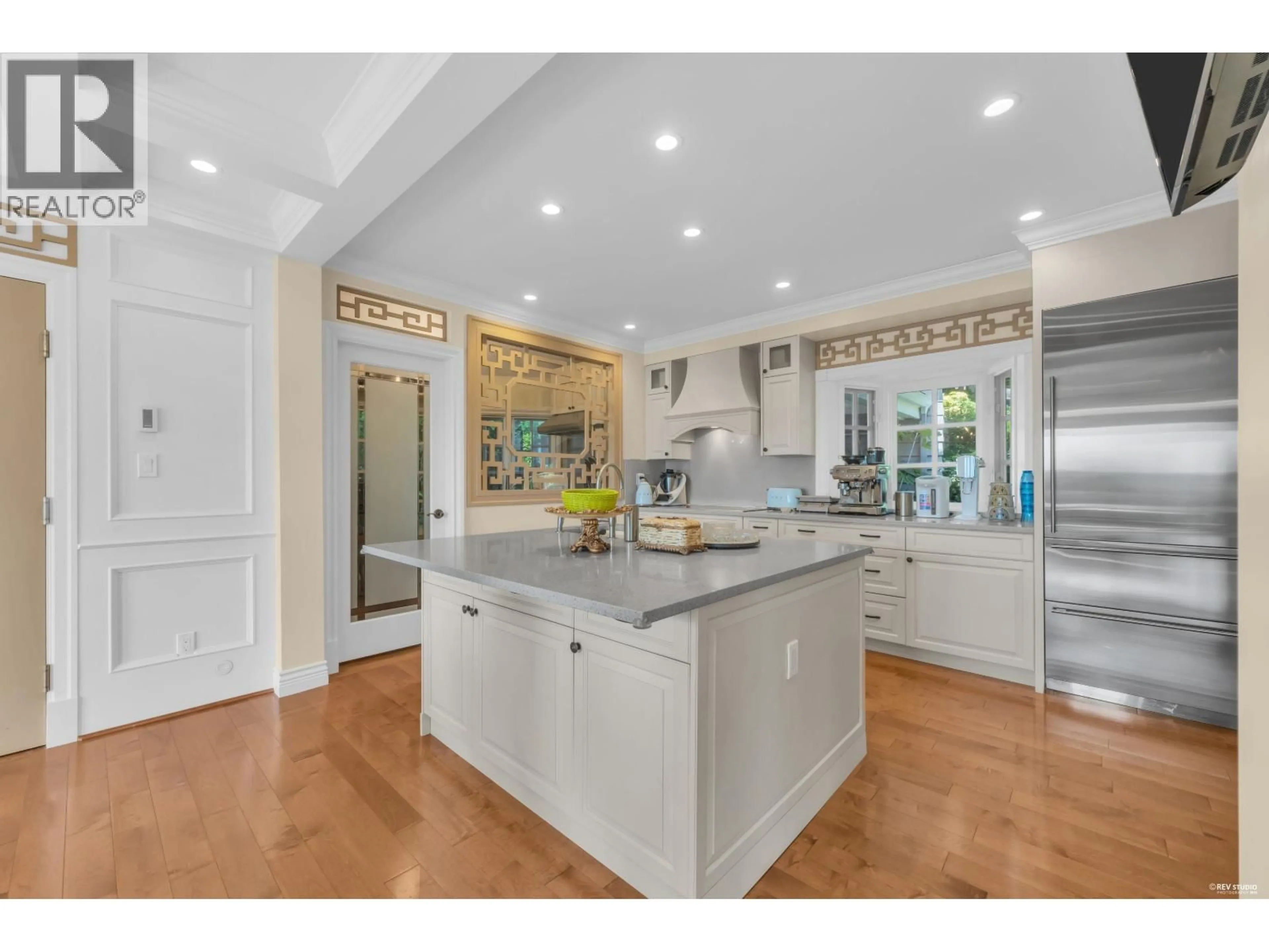 Open concept kitchen, ceramic/tile floor for 880 YOUNETTE DRIVE, West Vancouver British Columbia V7T1S9