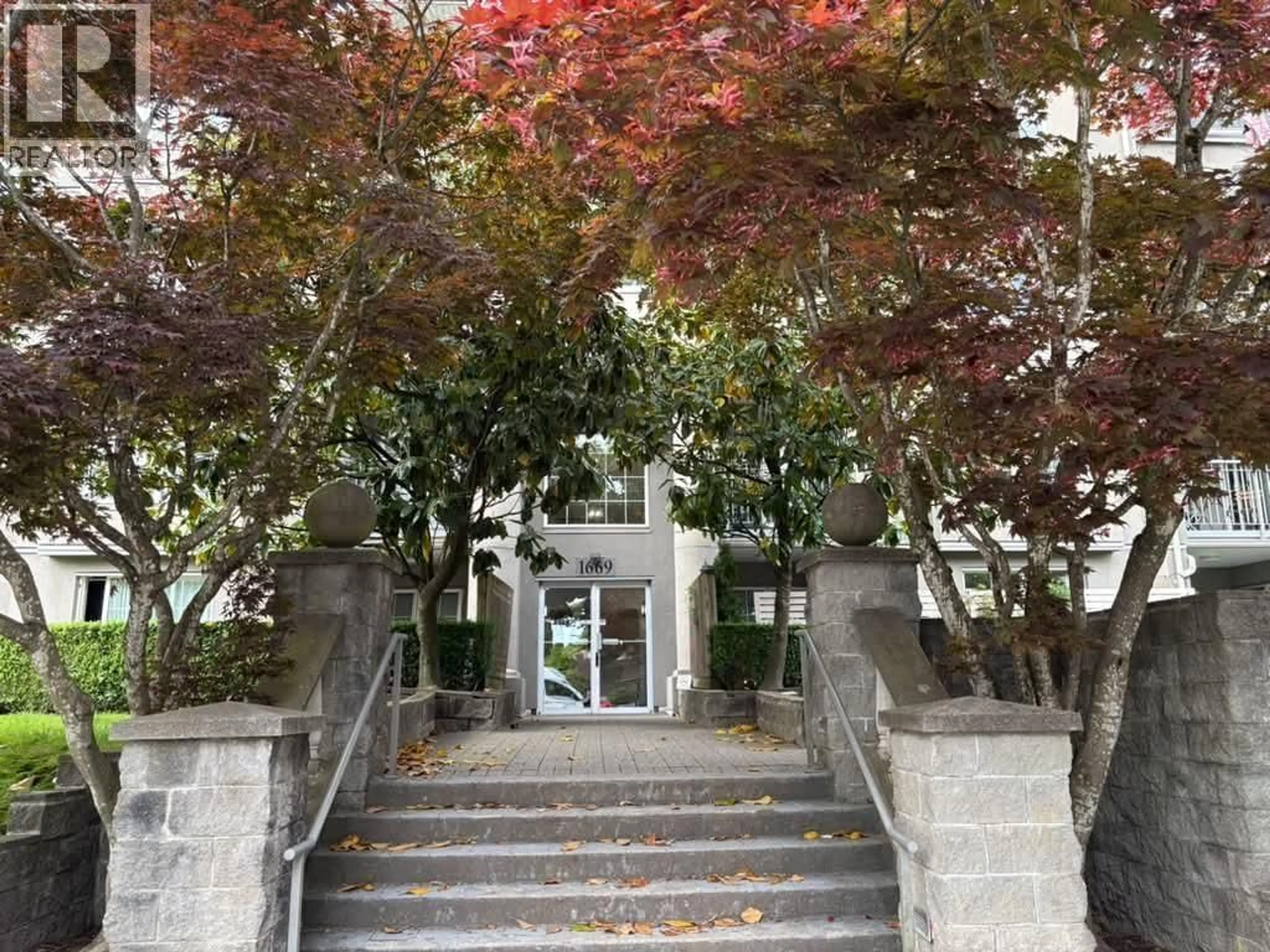 Indoor foyer for 105 - 1669 GRANT AVENUE, Port Coquitlam British Columbia V3B7W9