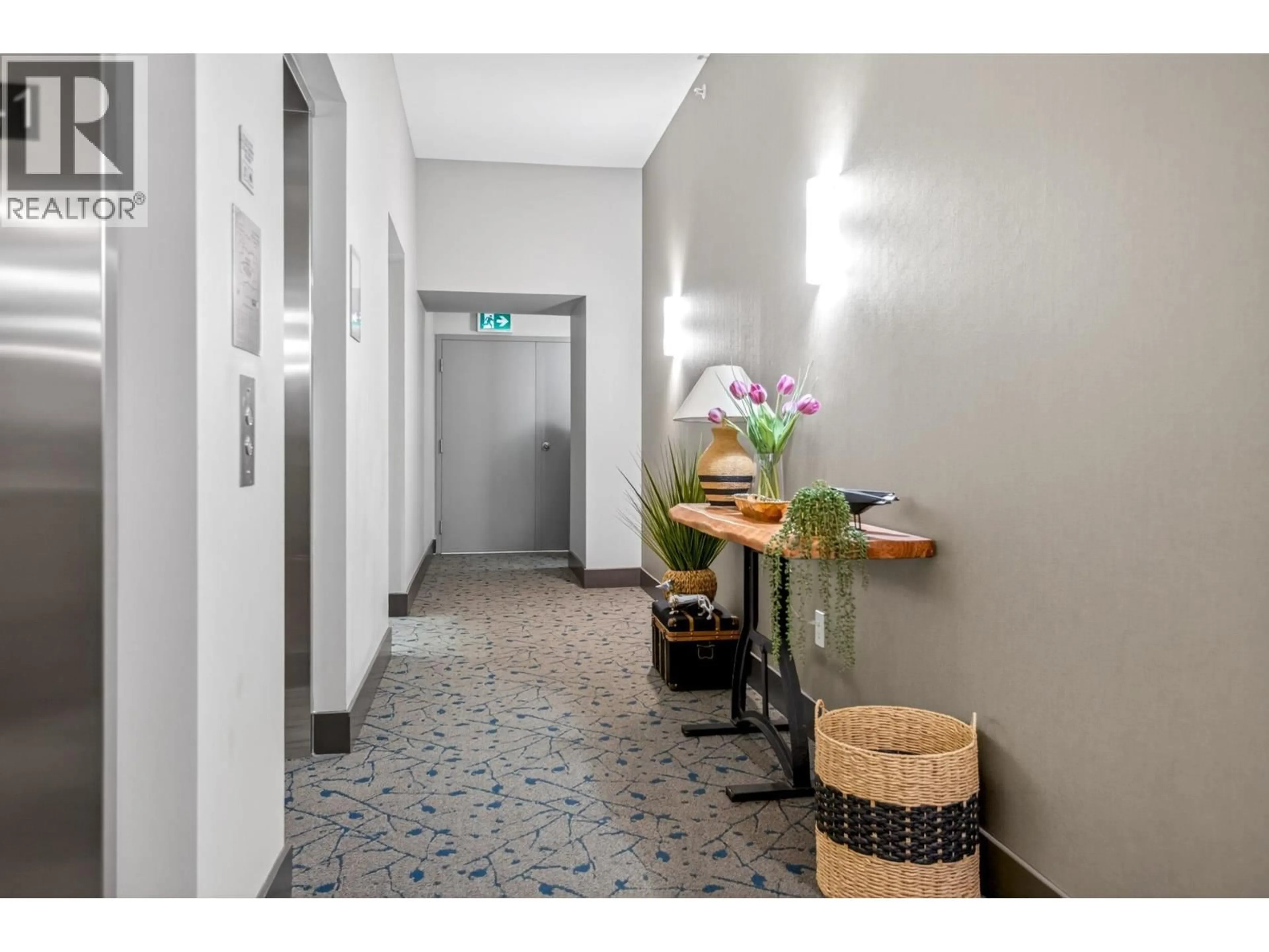 Indoor foyer for 4101 - 3080 LINCOLN AVENUE, Coquitlam British Columbia V3B0L9
