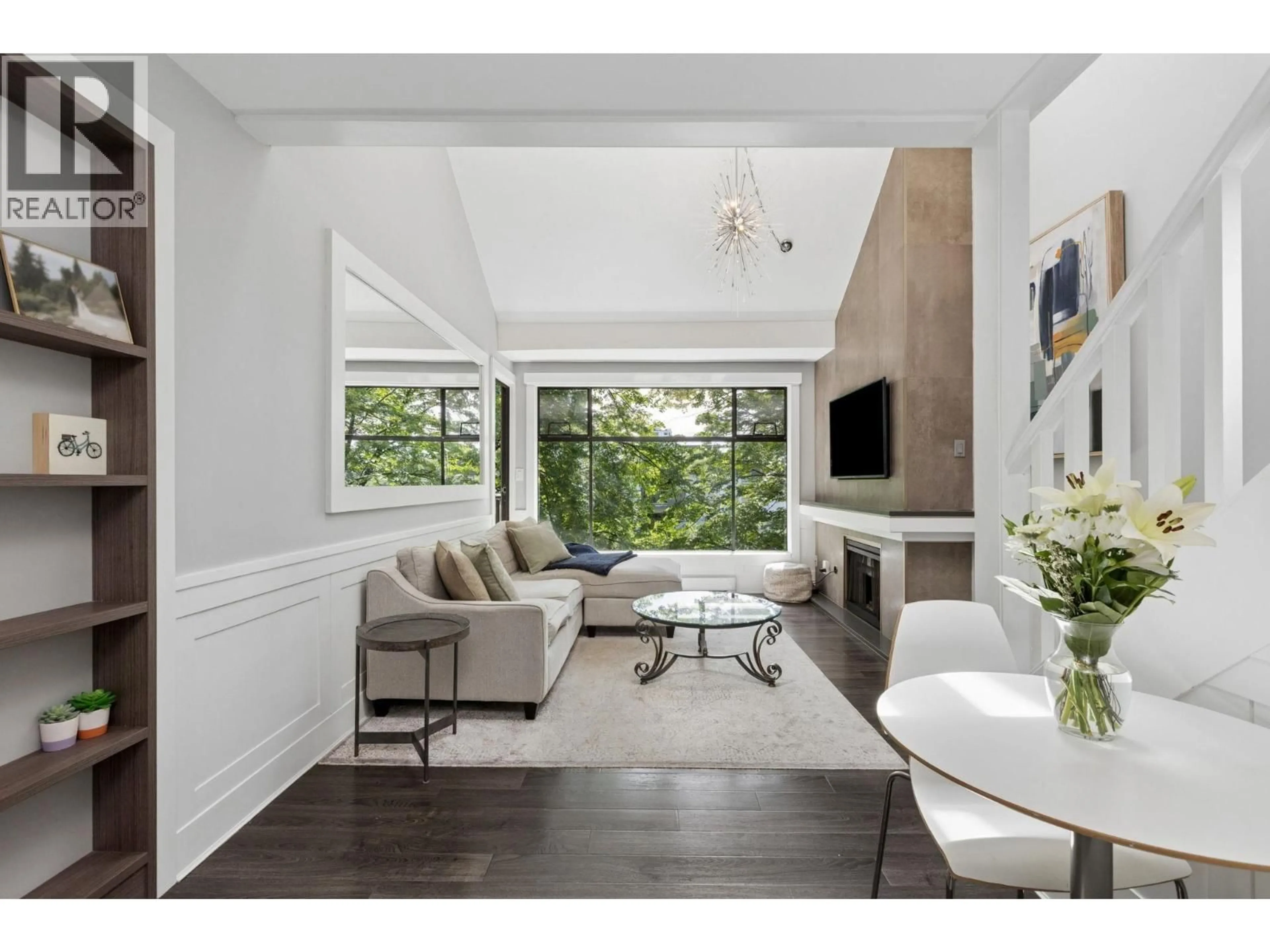 Living room with furniture, unknown for 303 - 1702 CHESTERFIELD AVENUE, North Vancouver British Columbia V7M2P1
