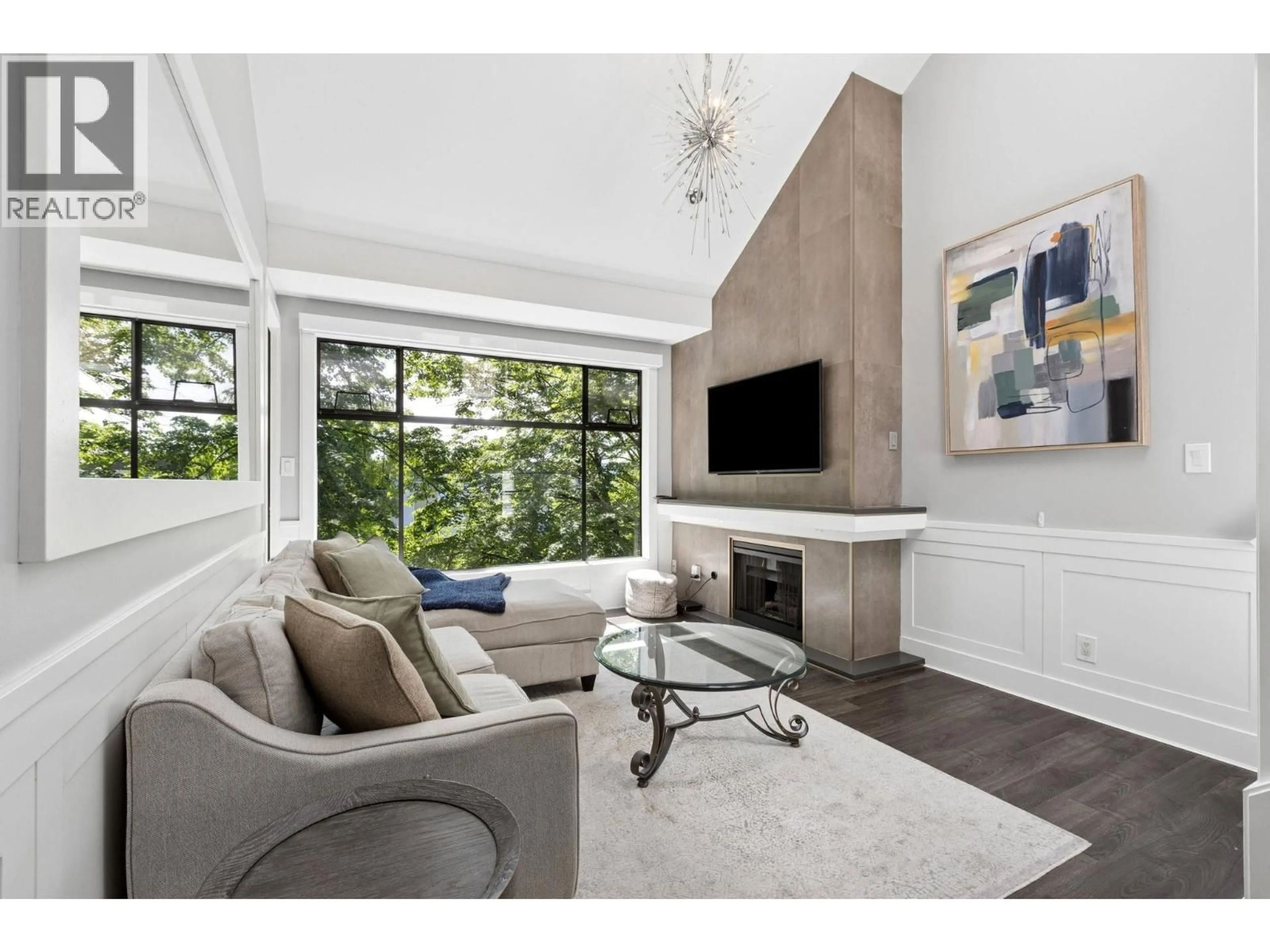 Living room with furniture, unknown for 303 - 1702 CHESTERFIELD AVENUE, North Vancouver British Columbia V7M2P1