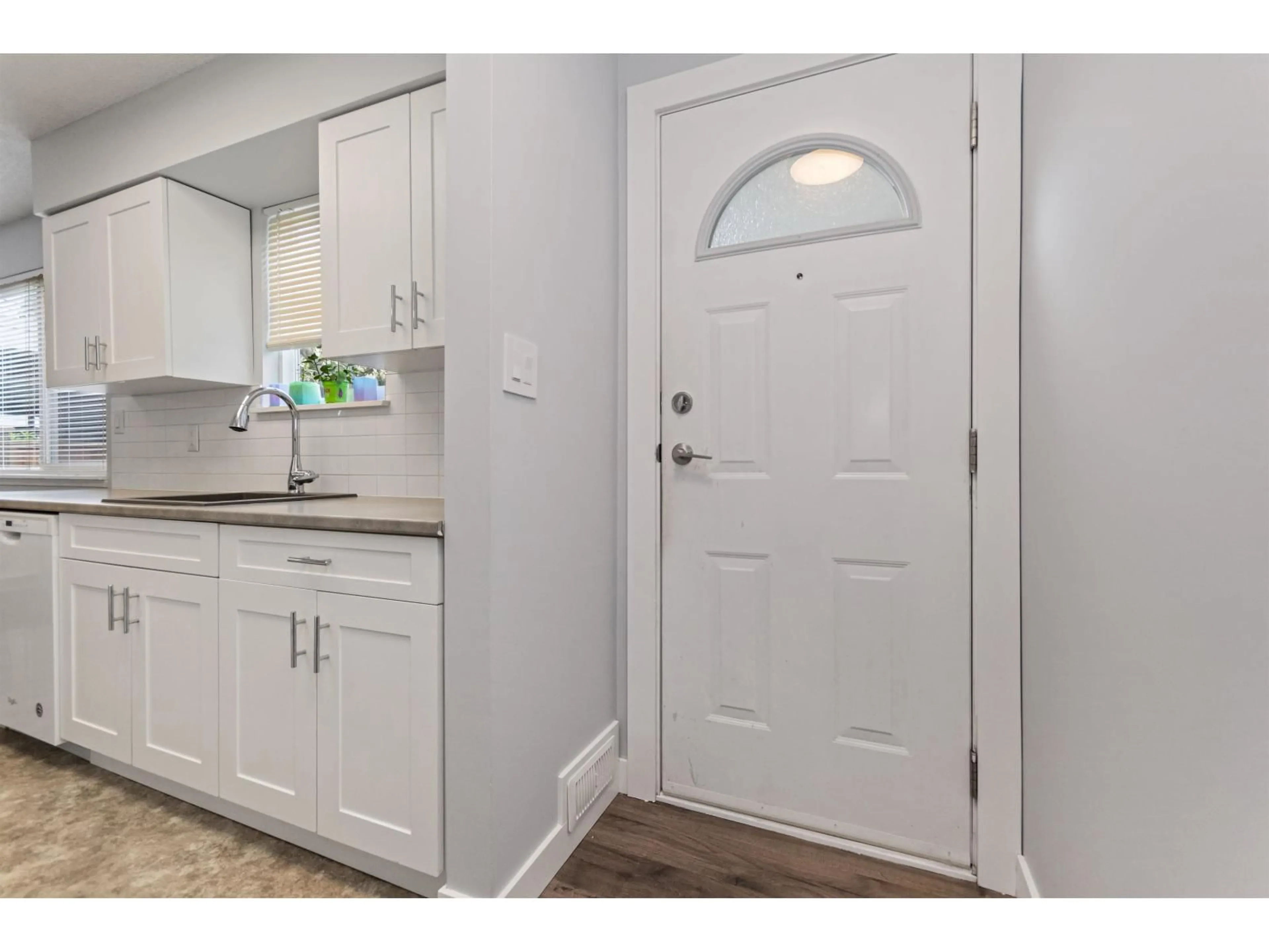 Indoor entryway for 69 - 45185 WOLFE ROAD, Chilliwack British Columbia V2P1V5