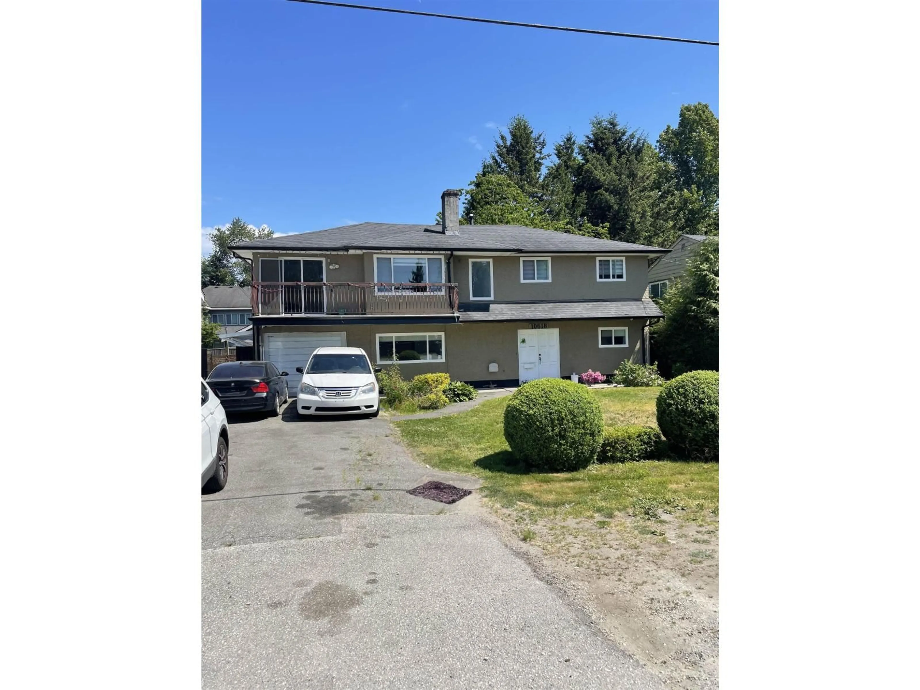 A pic from outside/outdoor area/front of a property/back of a property/a pic from drone, street for 10618 141 STREET, Surrey British Columbia V3T4R4