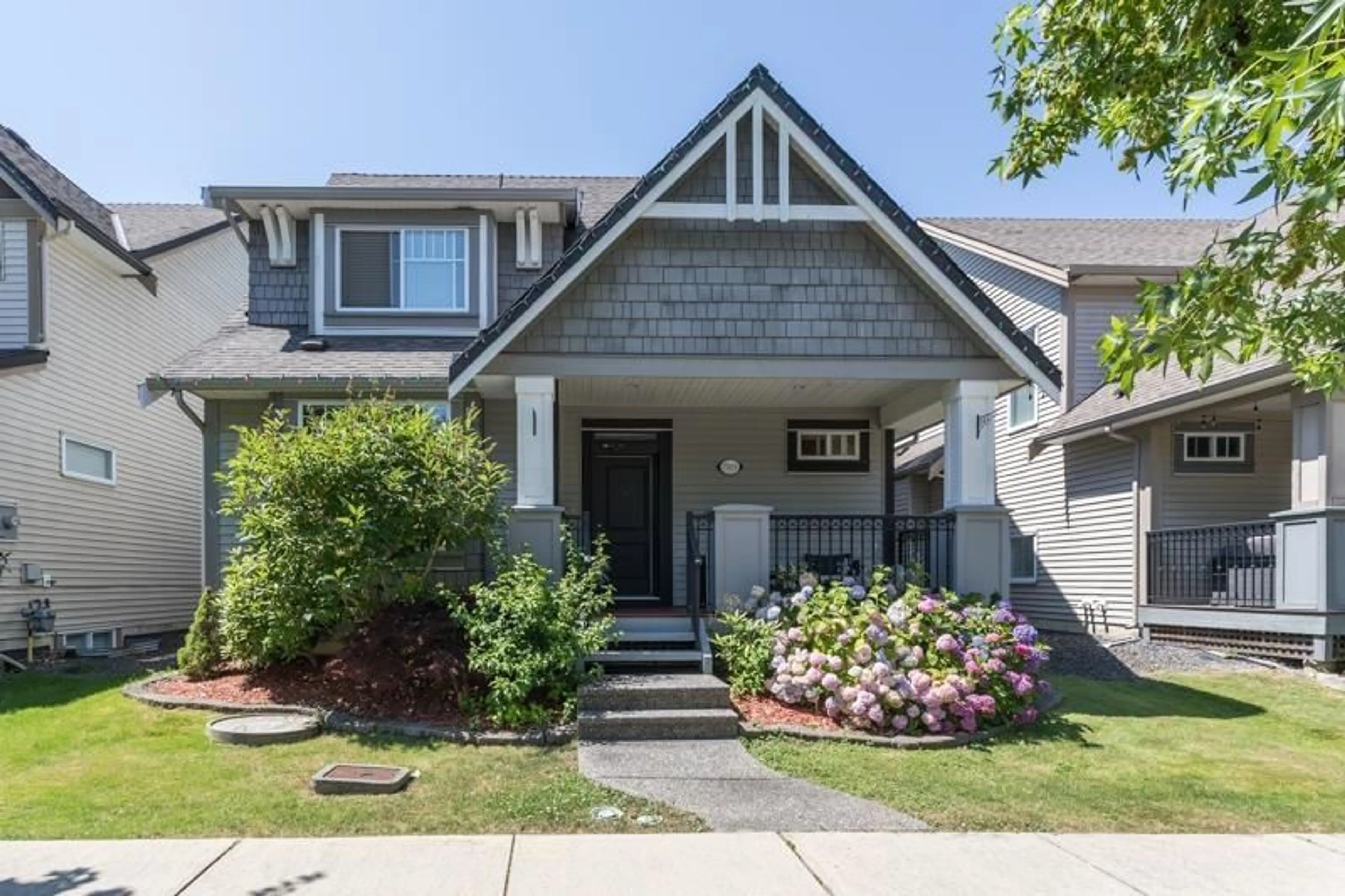 Home with vinyl exterior material, street for 7015 195 STREET, Surrey British Columbia V4N5Z2