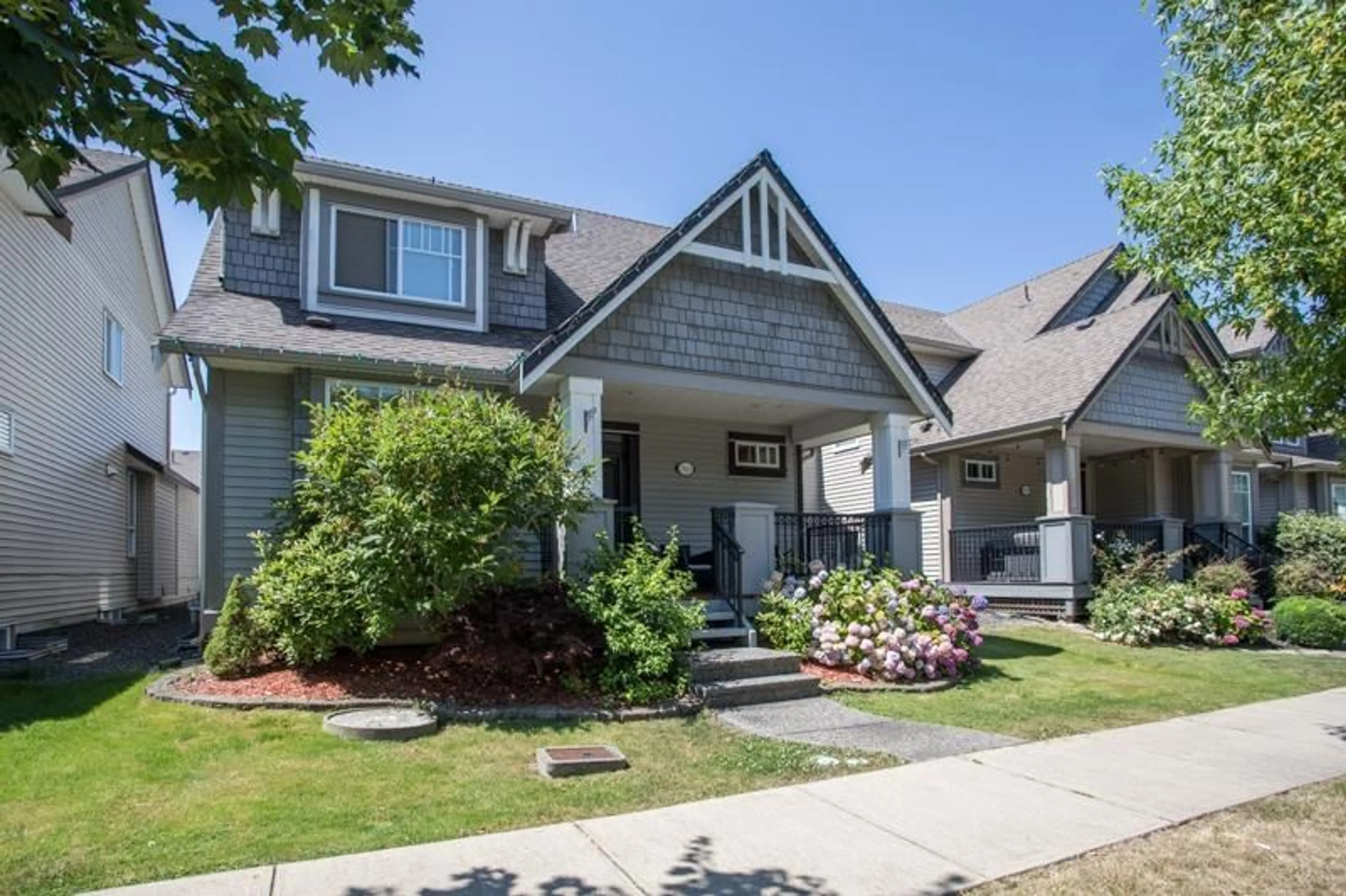 Home with vinyl exterior material, street for 7015 195 STREET, Surrey British Columbia V4N5Z2