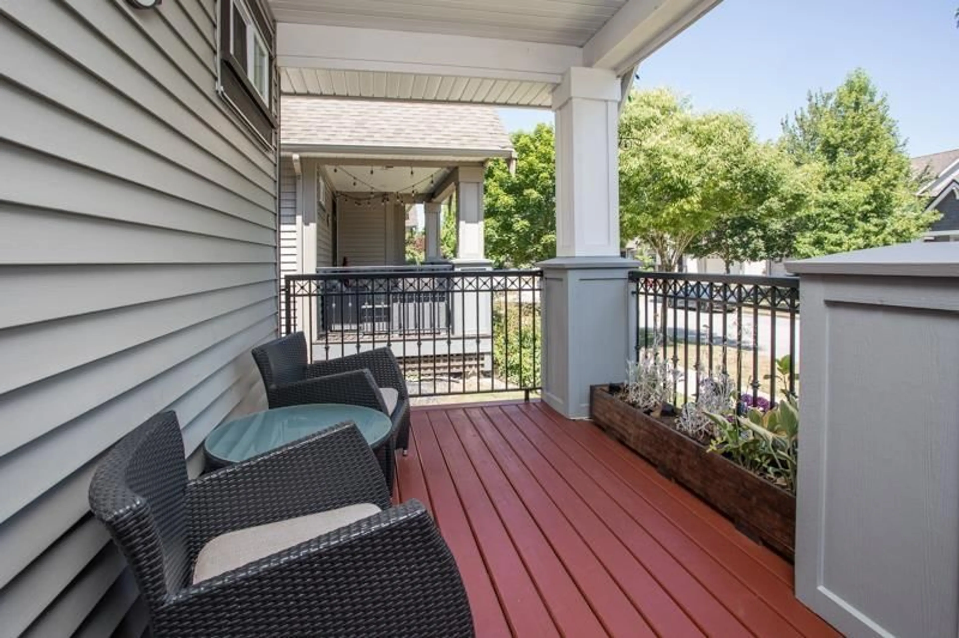 Patio, street for 7015 195 STREET, Surrey British Columbia V4N5Z2