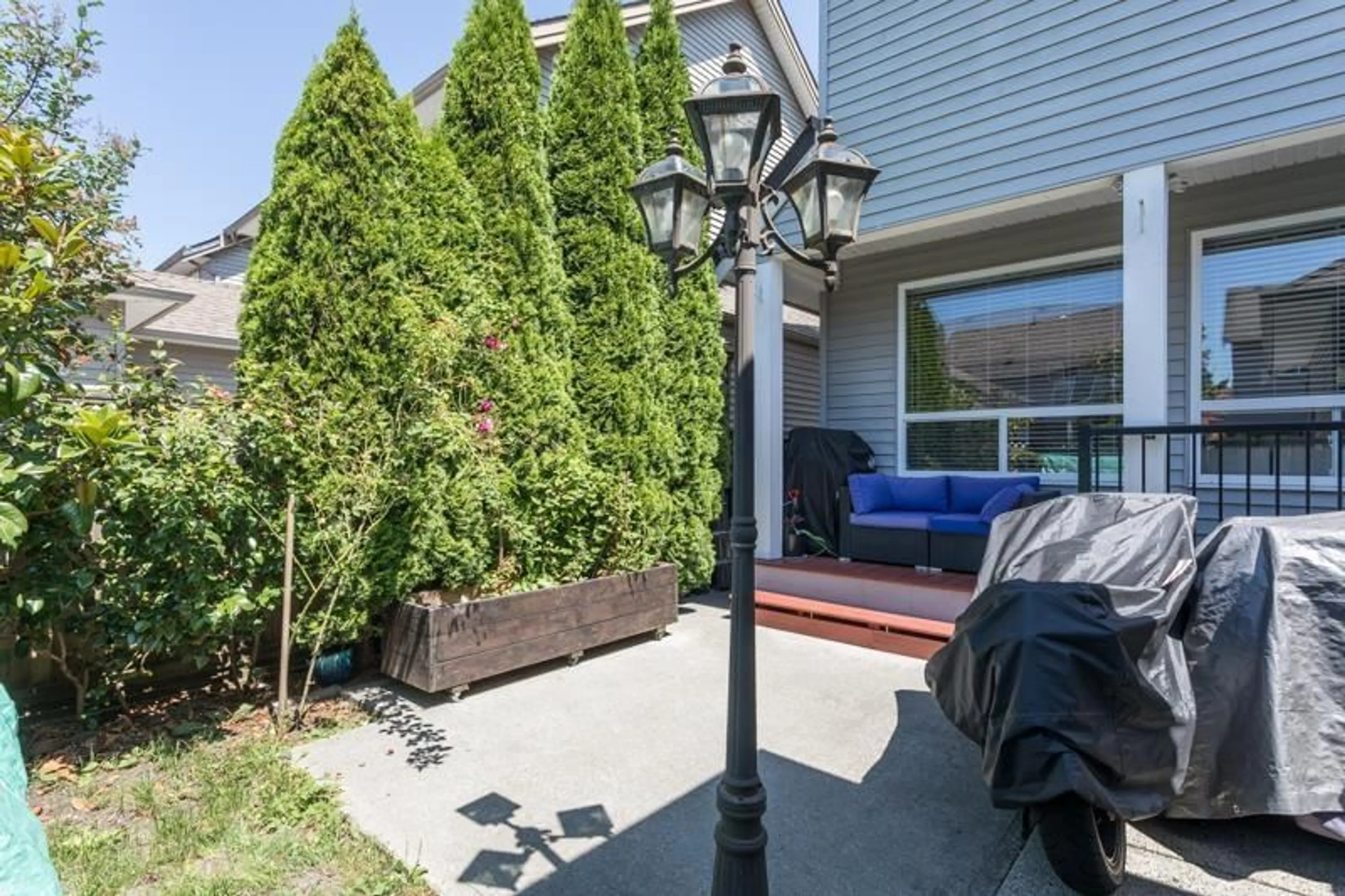 Patio, street for 7015 195 STREET, Surrey British Columbia V4N5Z2
