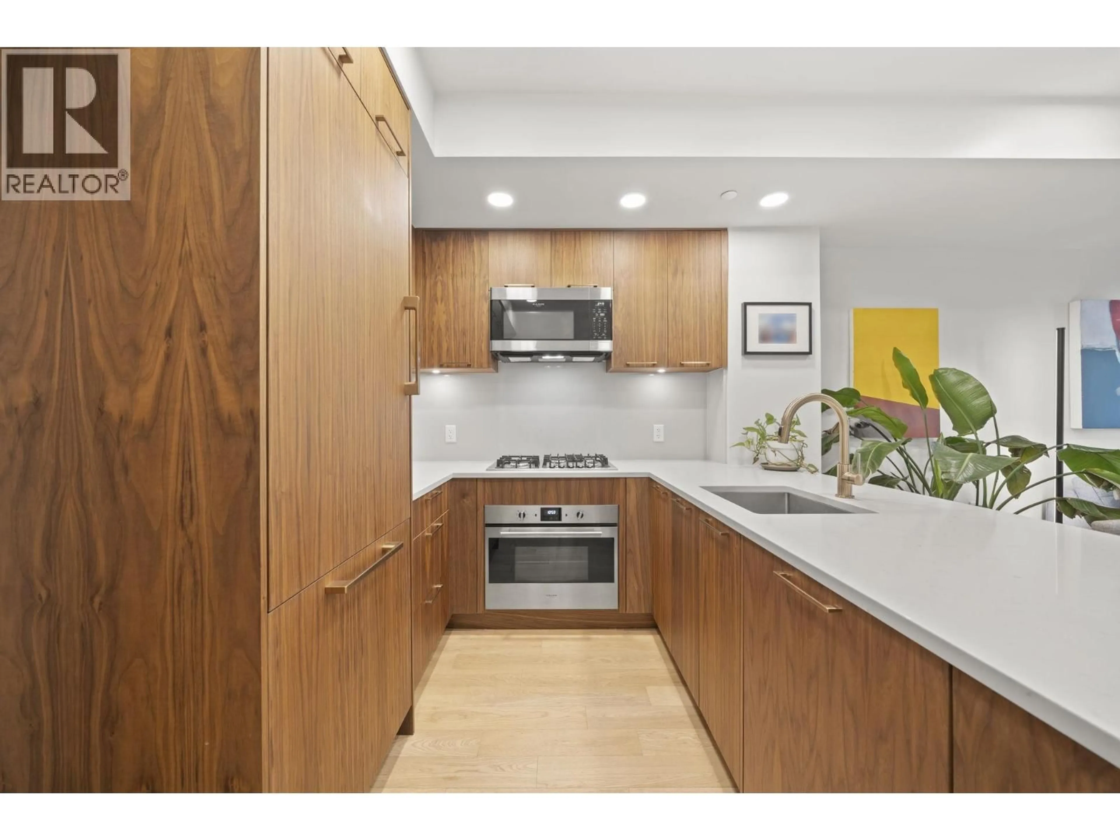 Standard kitchen, unknown for 205 - 2550 GARDEN DRIVE, Vancouver British Columbia V5N4X6