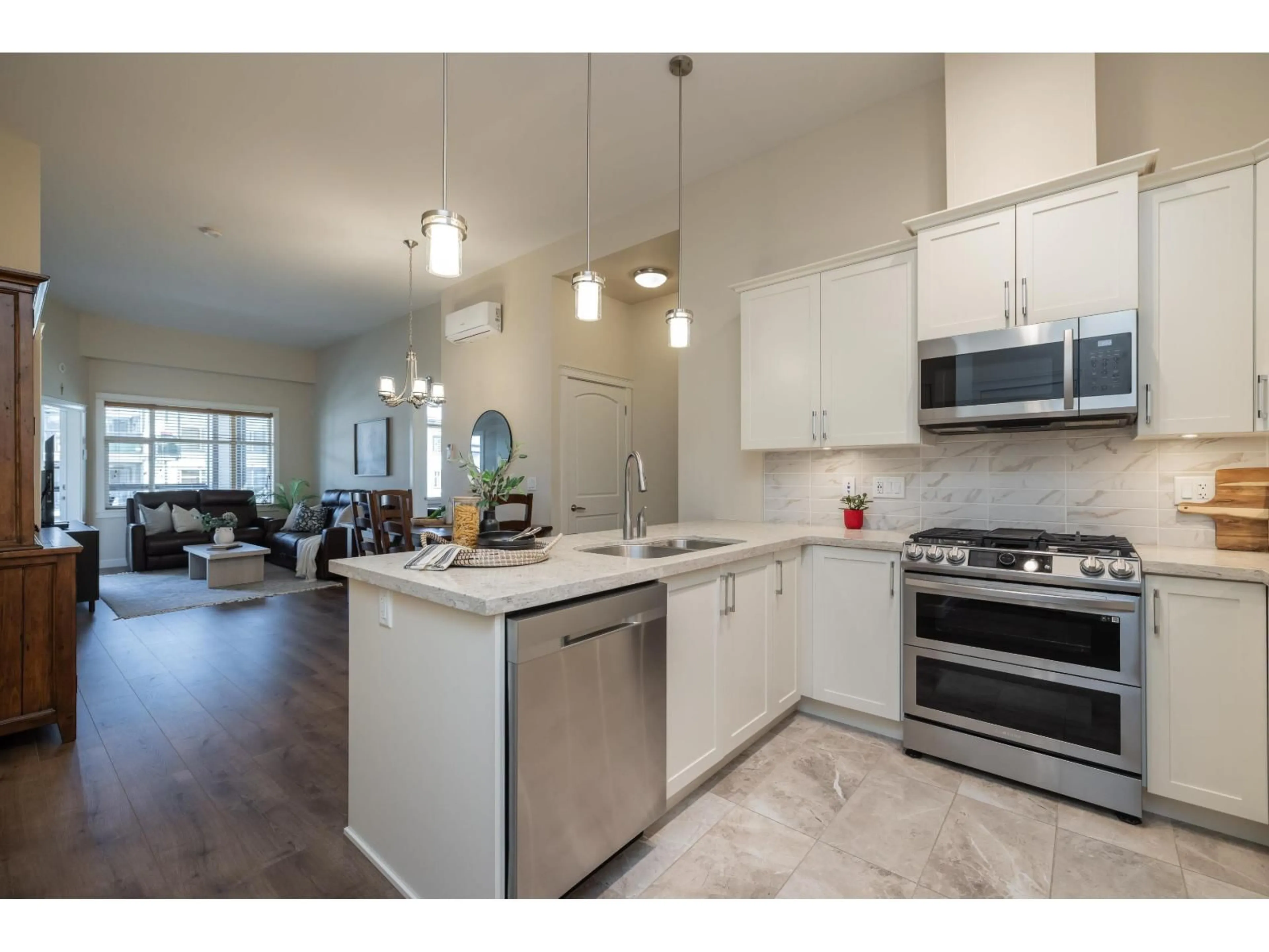 Open concept kitchen, ceramic/tile floor for 609 - 20325 85 AVENUE, Langley British Columbia V2Y3L2