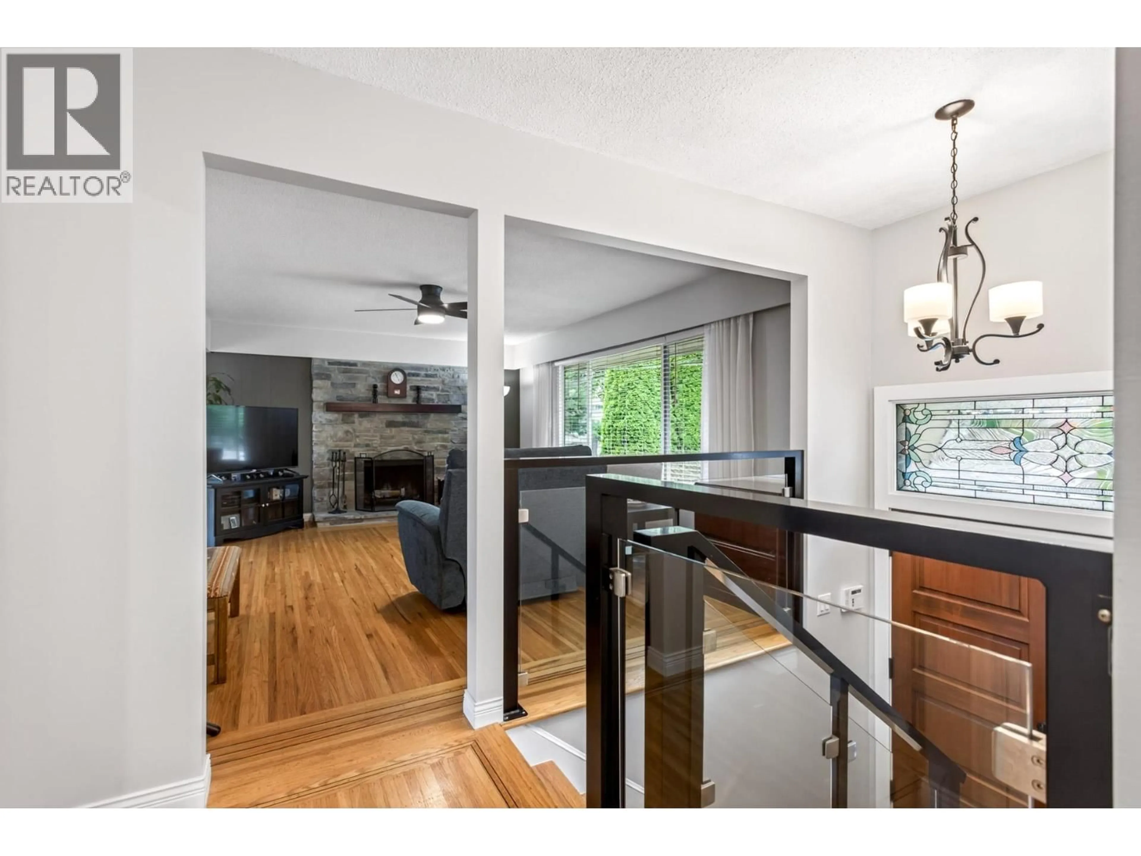 Open concept kitchen, wood/laminate floor for 5240 SPROTT STREET, Burnaby British Columbia V5G1T5