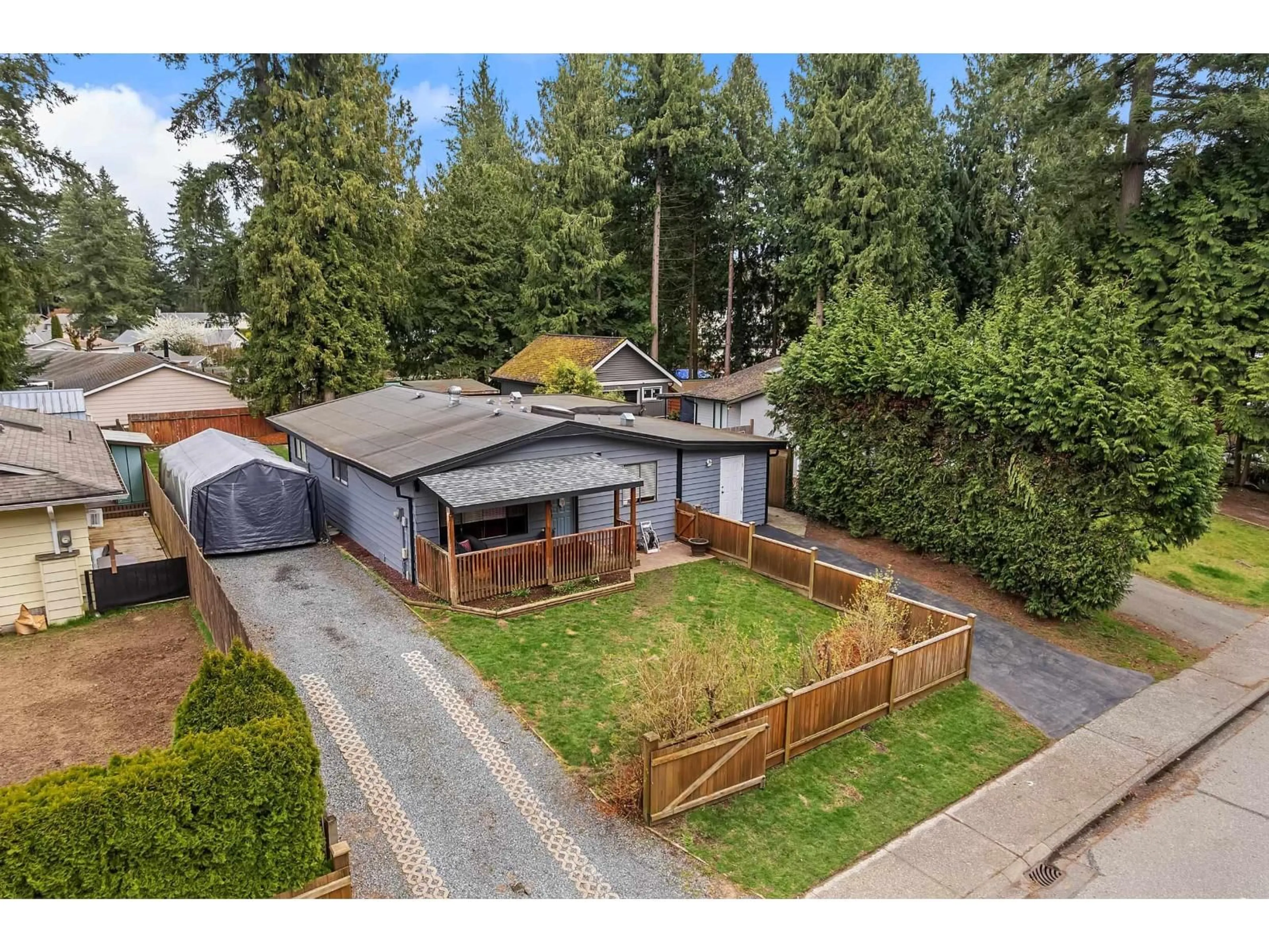 A pic from outside/outdoor area/front of a property/back of a property/a pic from drone, unknown for 4552 200A STREET, Langley British Columbia V3A6J7